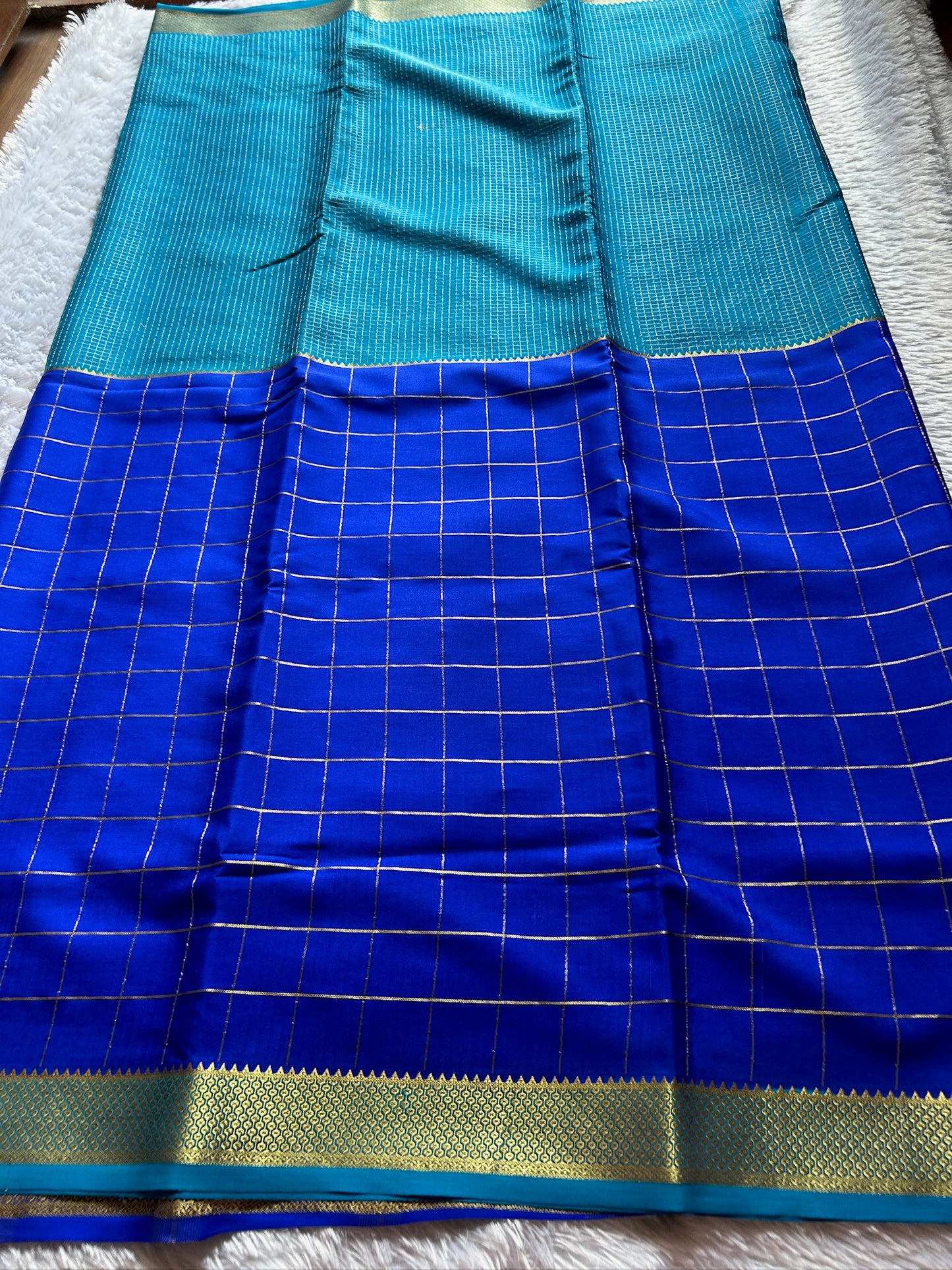 Prema (2D) : Sea blue-royal blue