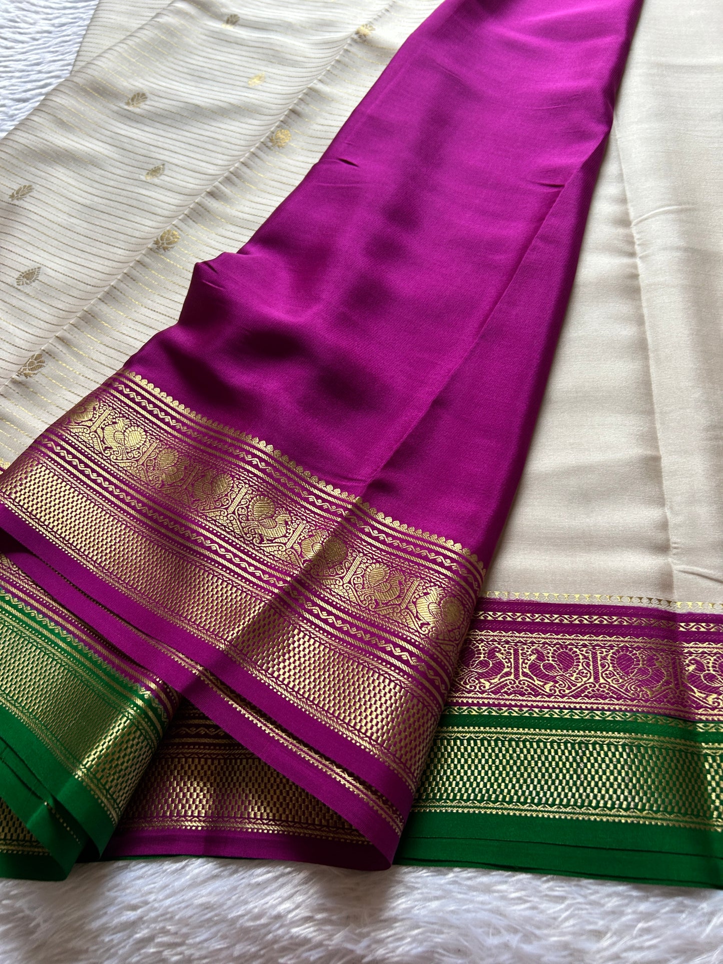 Amulya (3D) : Off white-Magenta-Green