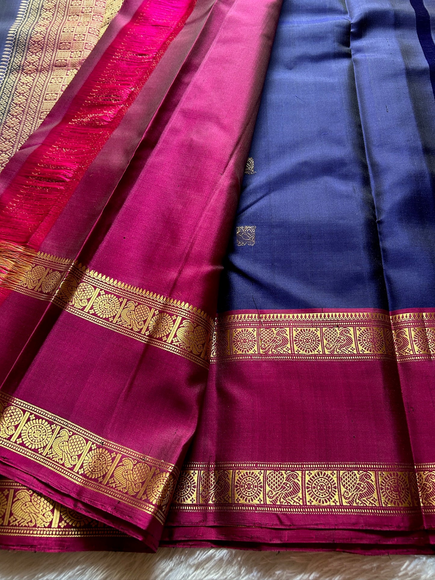 Lakshmi (2D) : Dark blue-Magenta