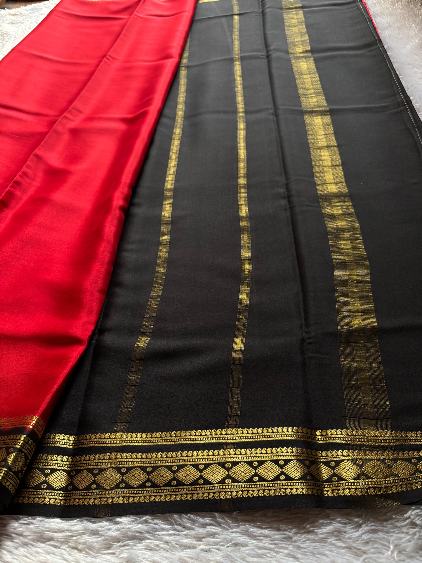 Saanvi (2D) : Red - Black