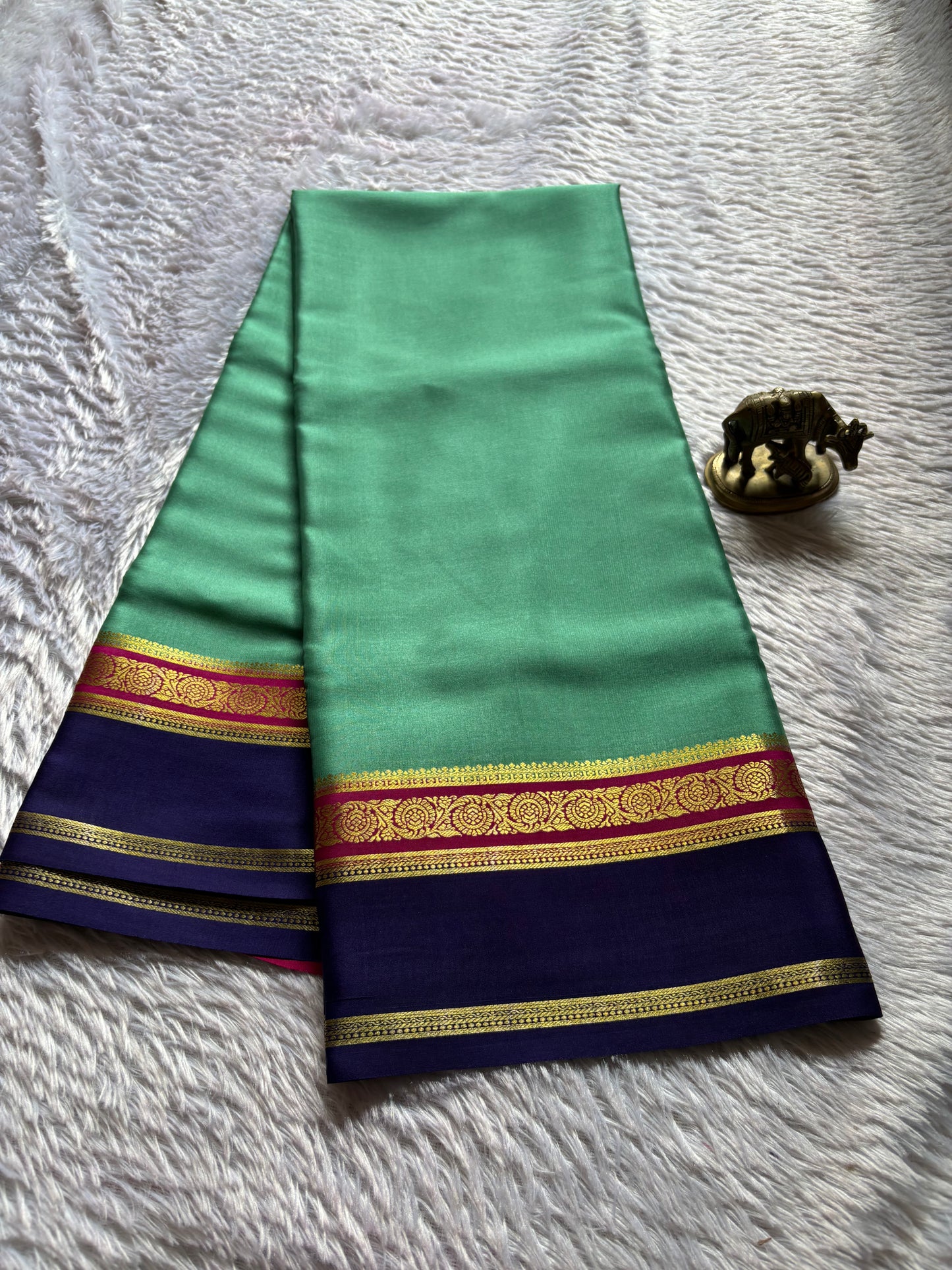 Tara (3D) : Sea green-rani pink-navy blue