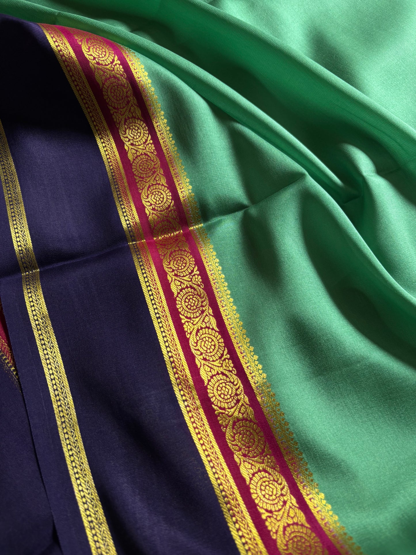 Tara (3D) : Sea green-rani pink-navy blue