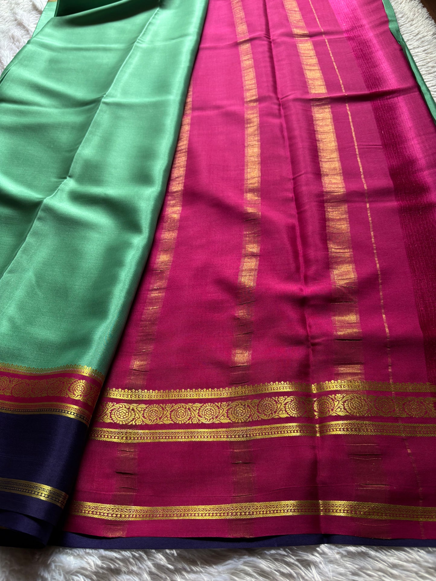 Tara (3D) : Sea green-rani pink-navy blue