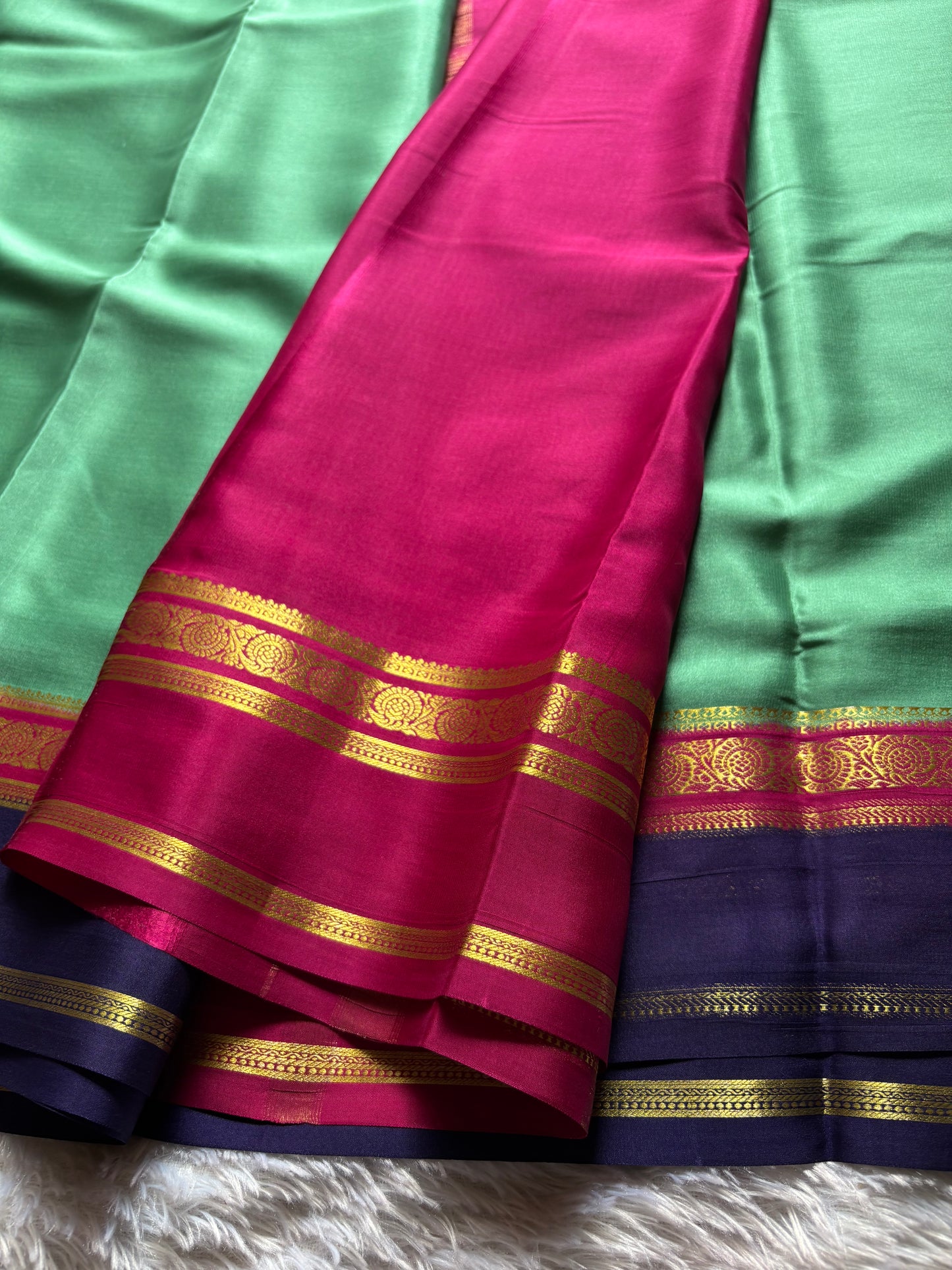 Tara (3D) : Sea green-rani pink-navy blue