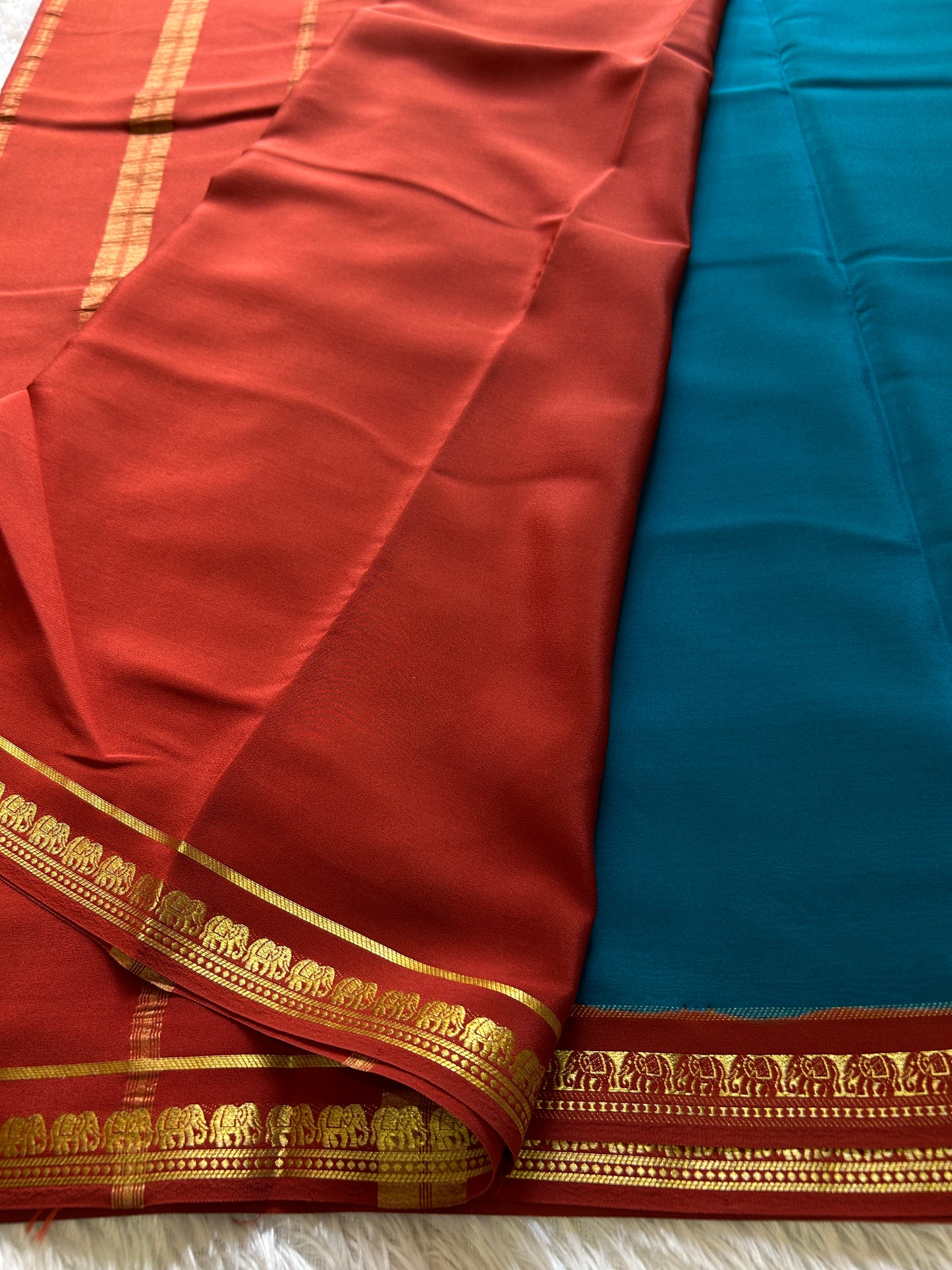 Gamani (2D) : Peacock blue-rust red