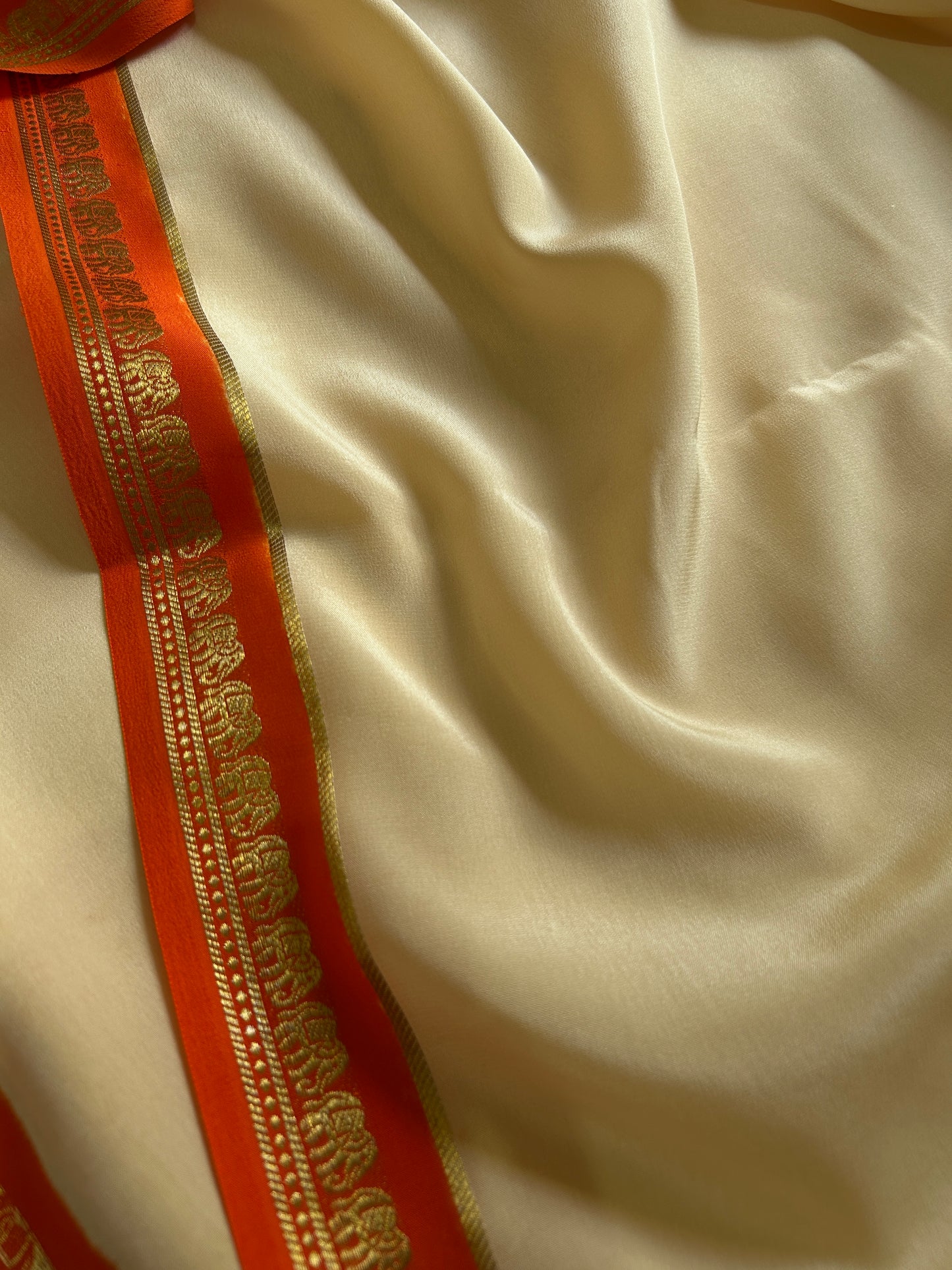 Gamani (2D) : Off white-orange