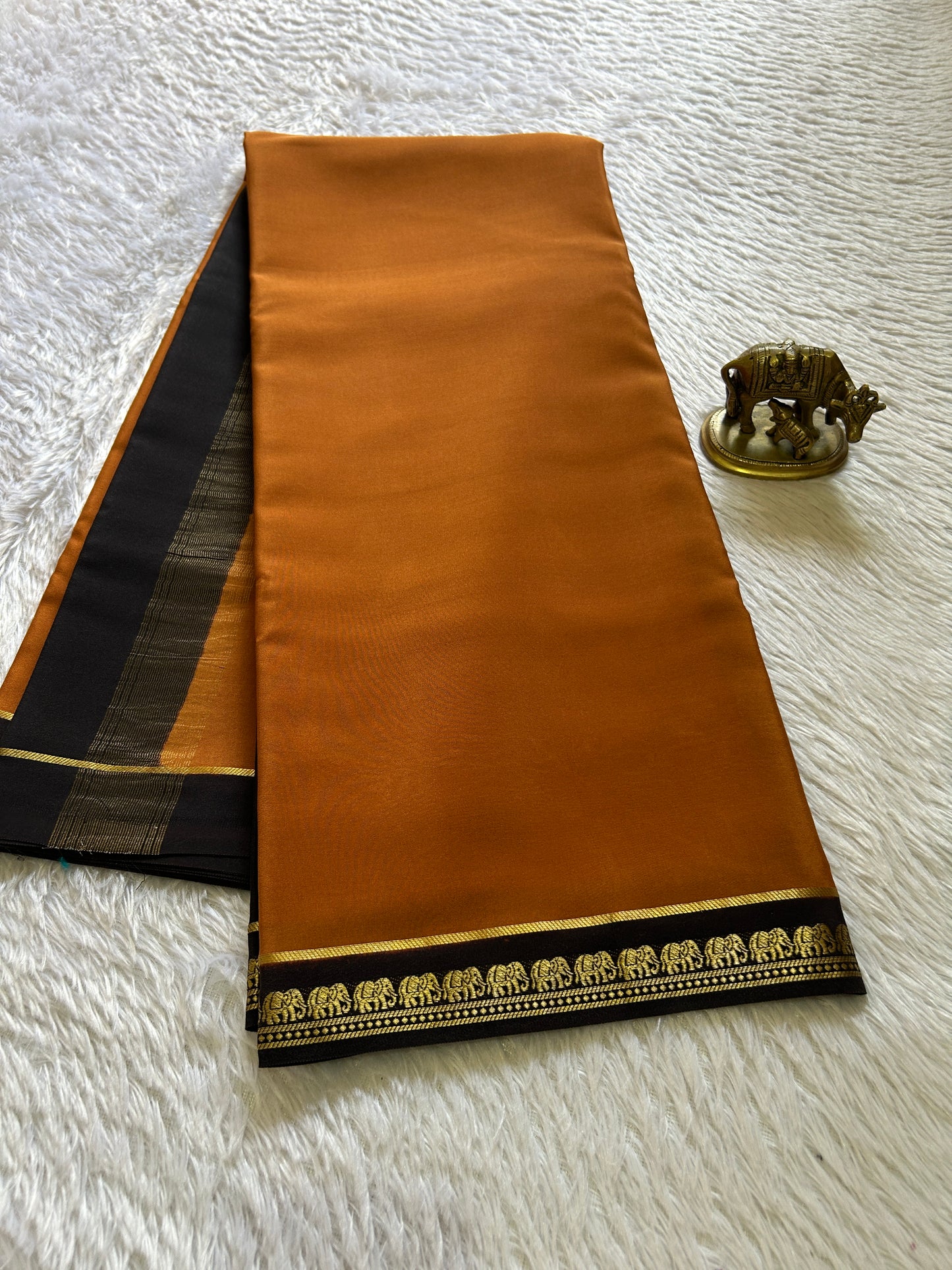 Gamani (2D) : Burnt orange-black