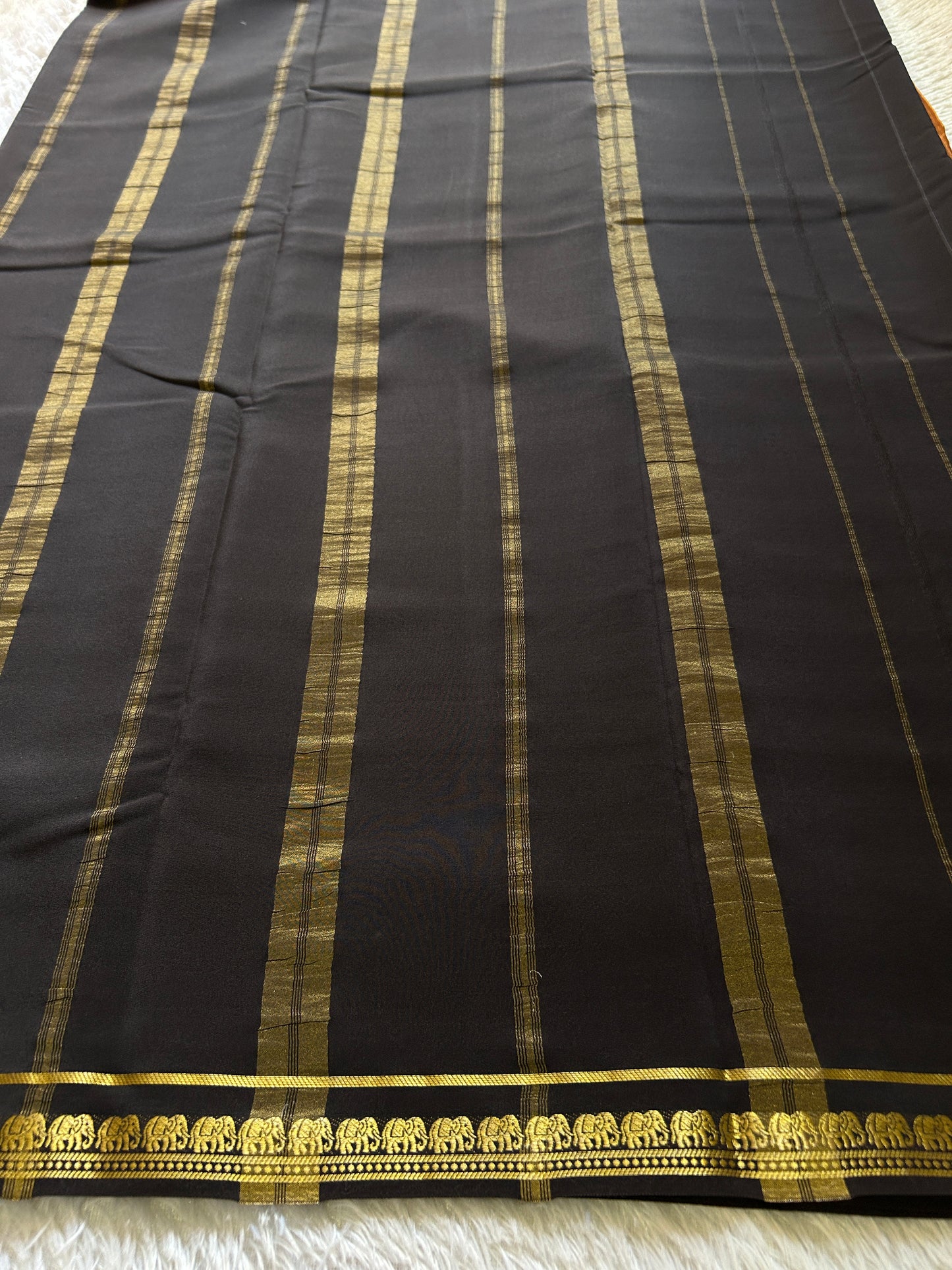 Gamani (2D) : Burnt orange-black