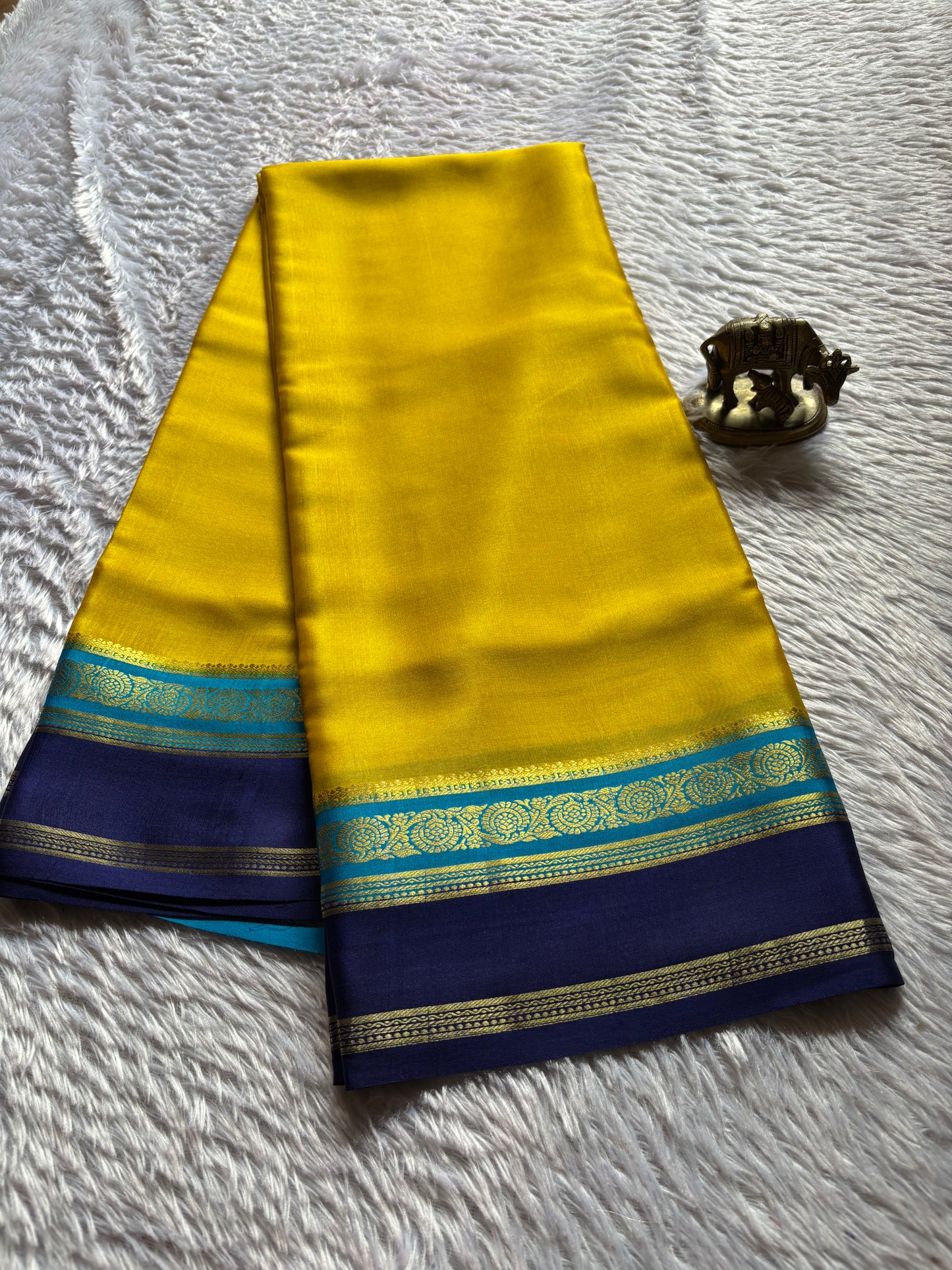 Tara (3D) : Golden yellow-ananda blue-dark blue