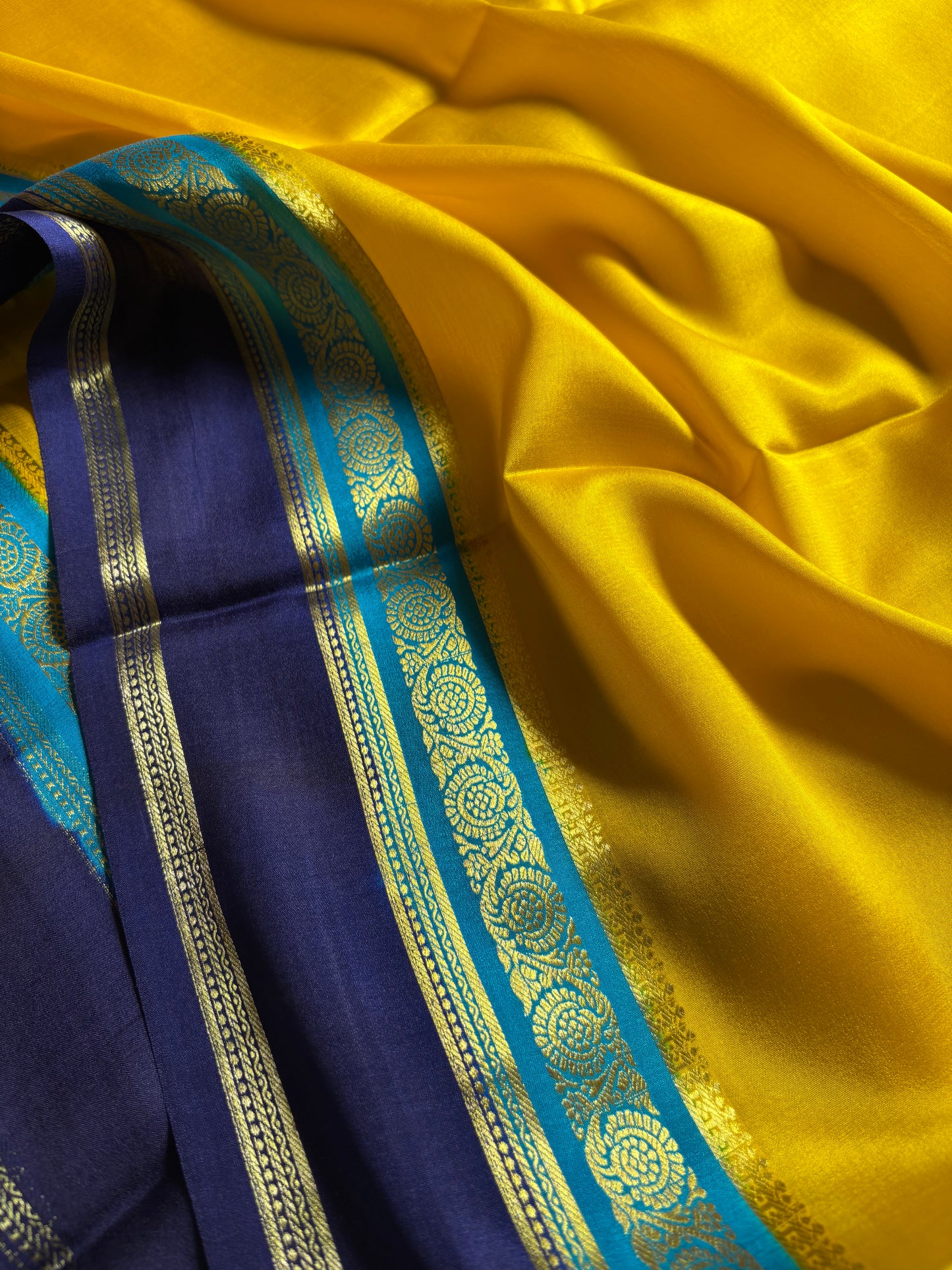 Tara (3D) : Golden yellow-ananda blue-dark blue