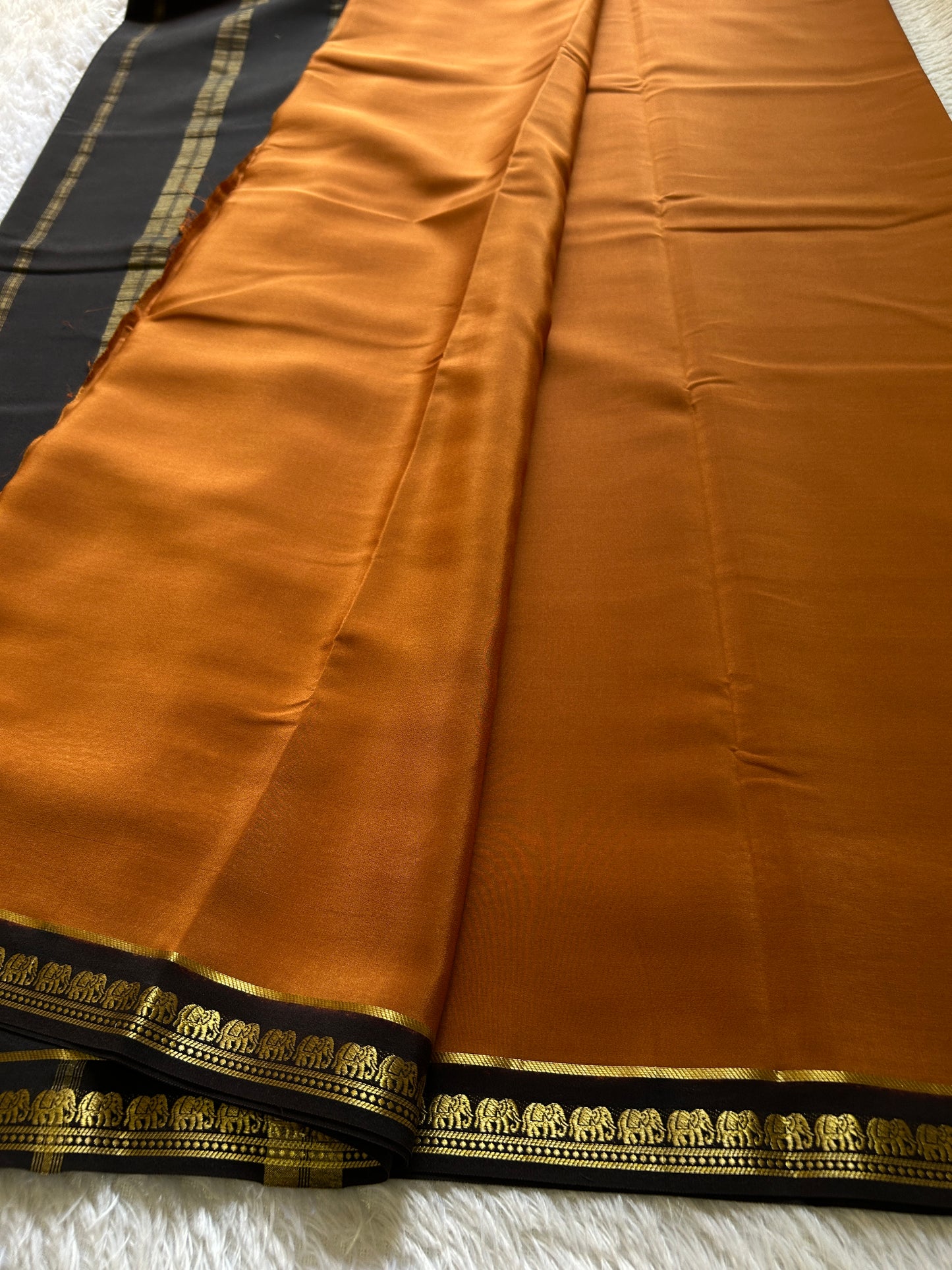 Gamani (2D) : Burnt orange-black