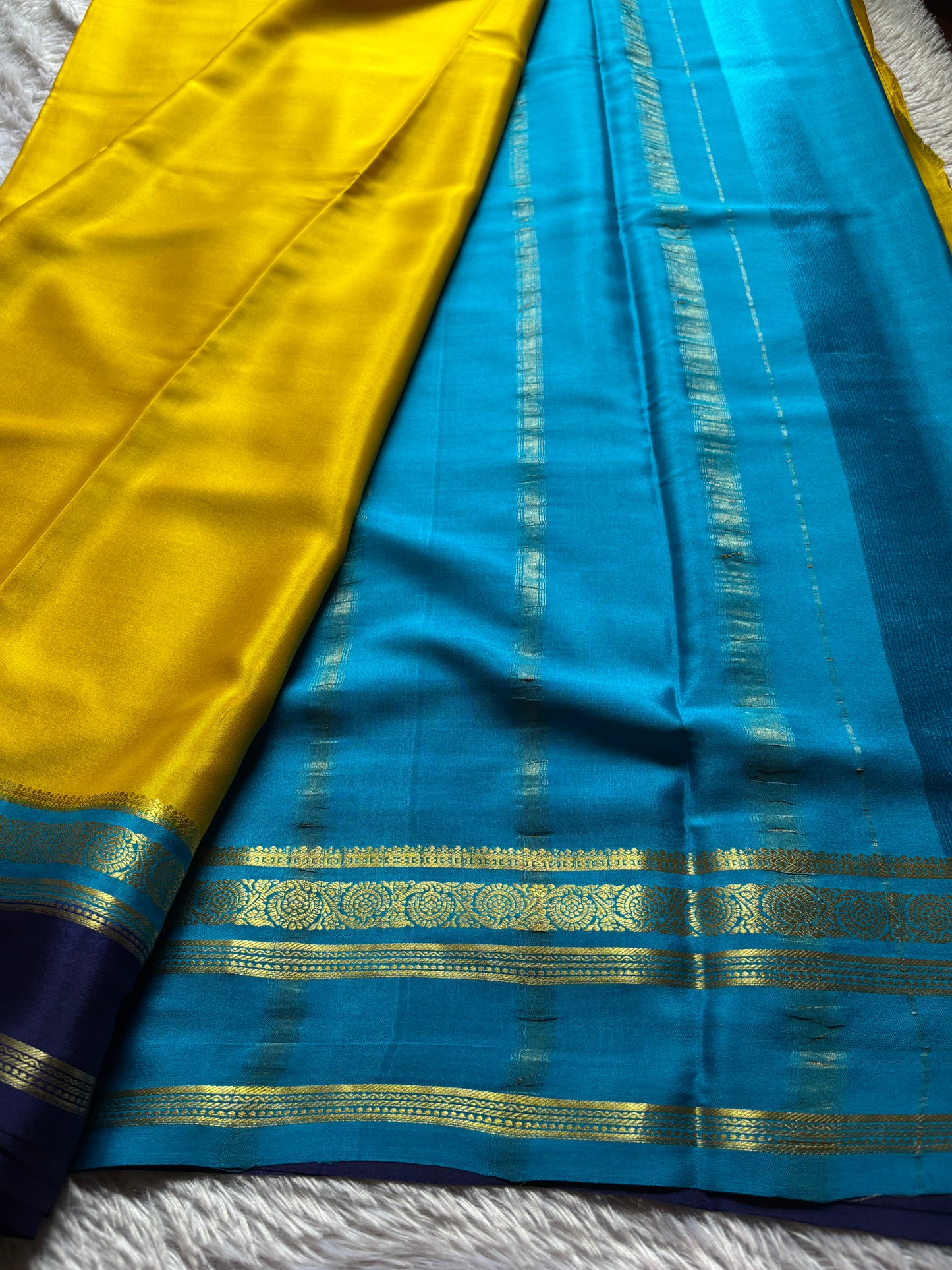 Tara (3D) : Golden yellow-ananda blue-dark blue