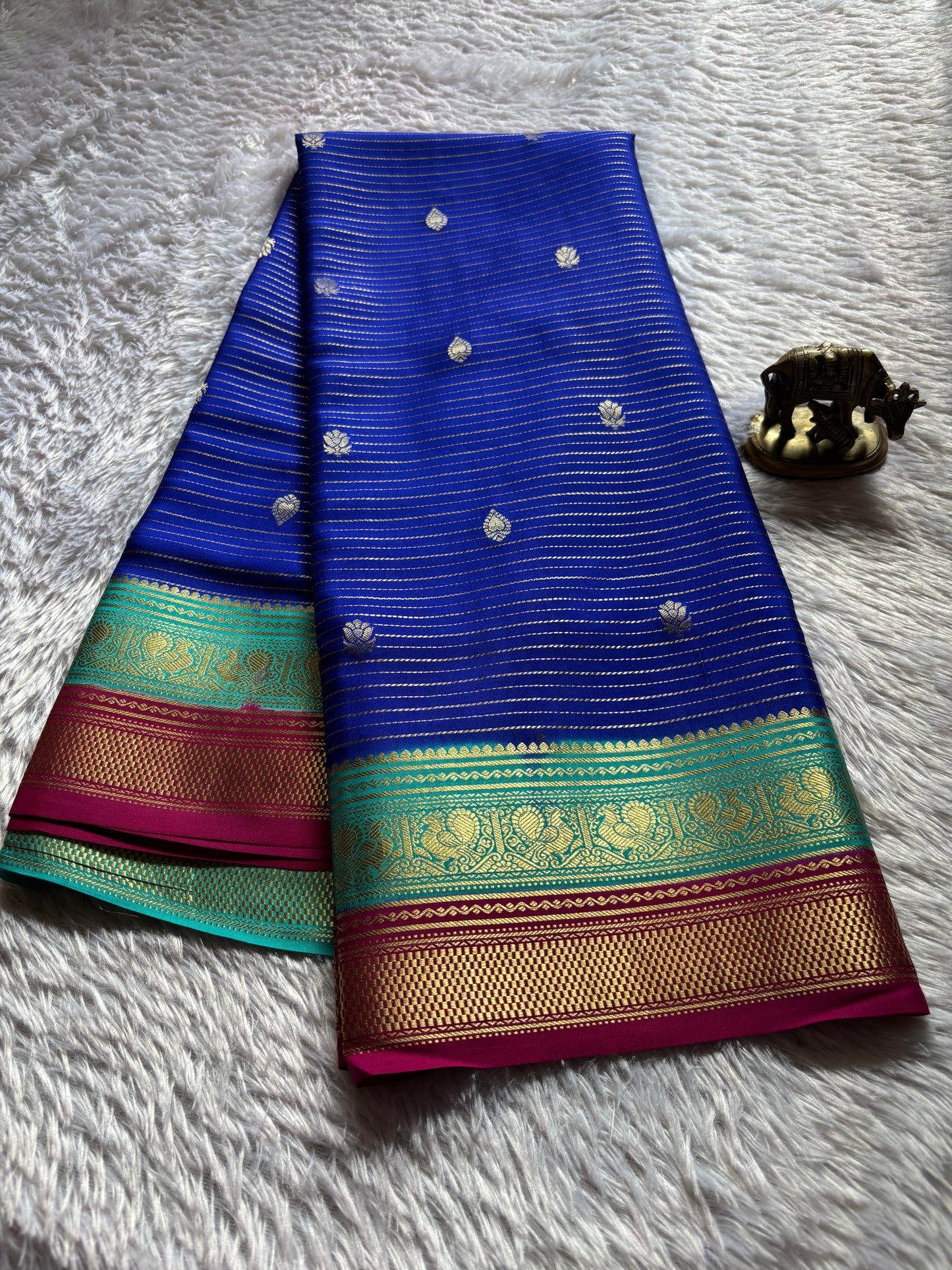 Amulya (3D) : Royal blue-sea blue-dark pink