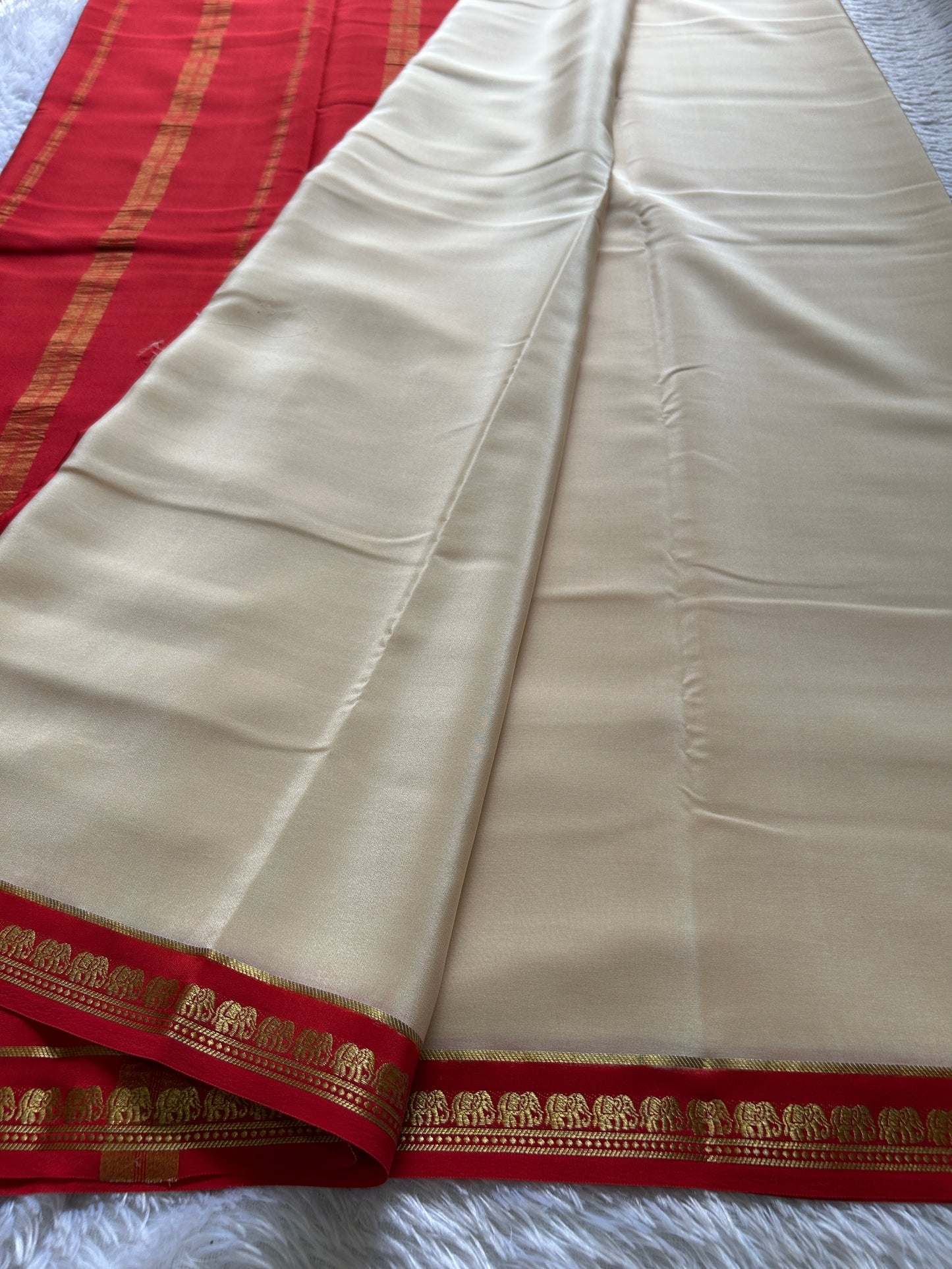 Gamani (2D) : Off white-red