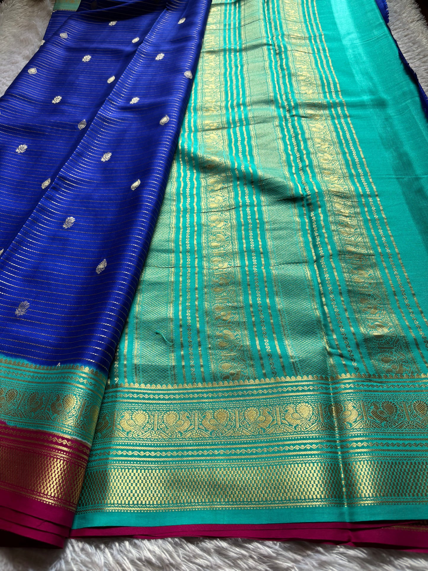 Amulya (3D) : Royal blue-sea blue-dark pink