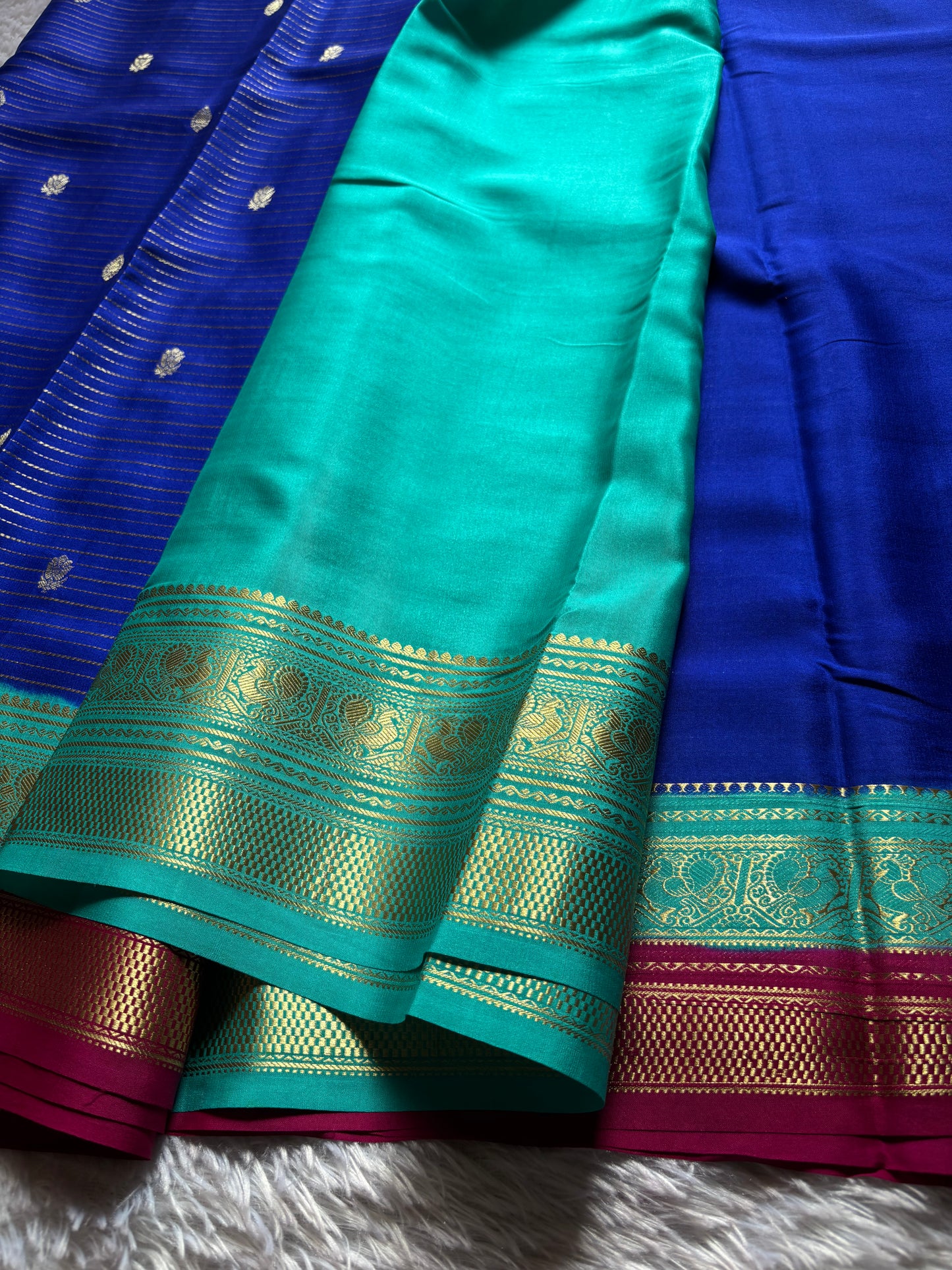 Amulya (3D) : Royal blue-sea blue-dark pink