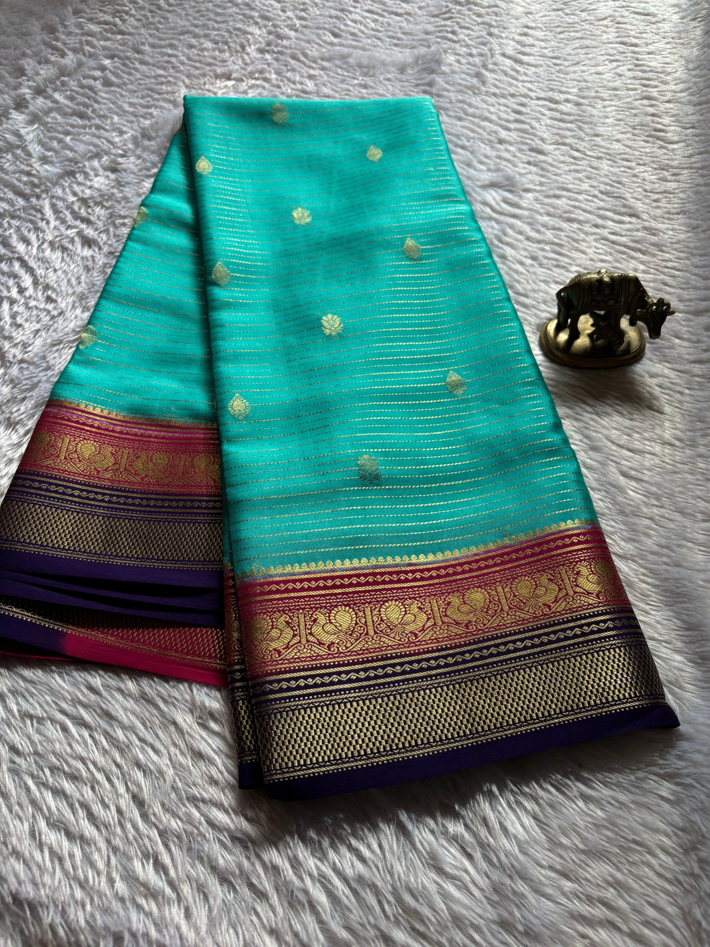 Amulya (3D) : Sea blue-dark pink-deep blue