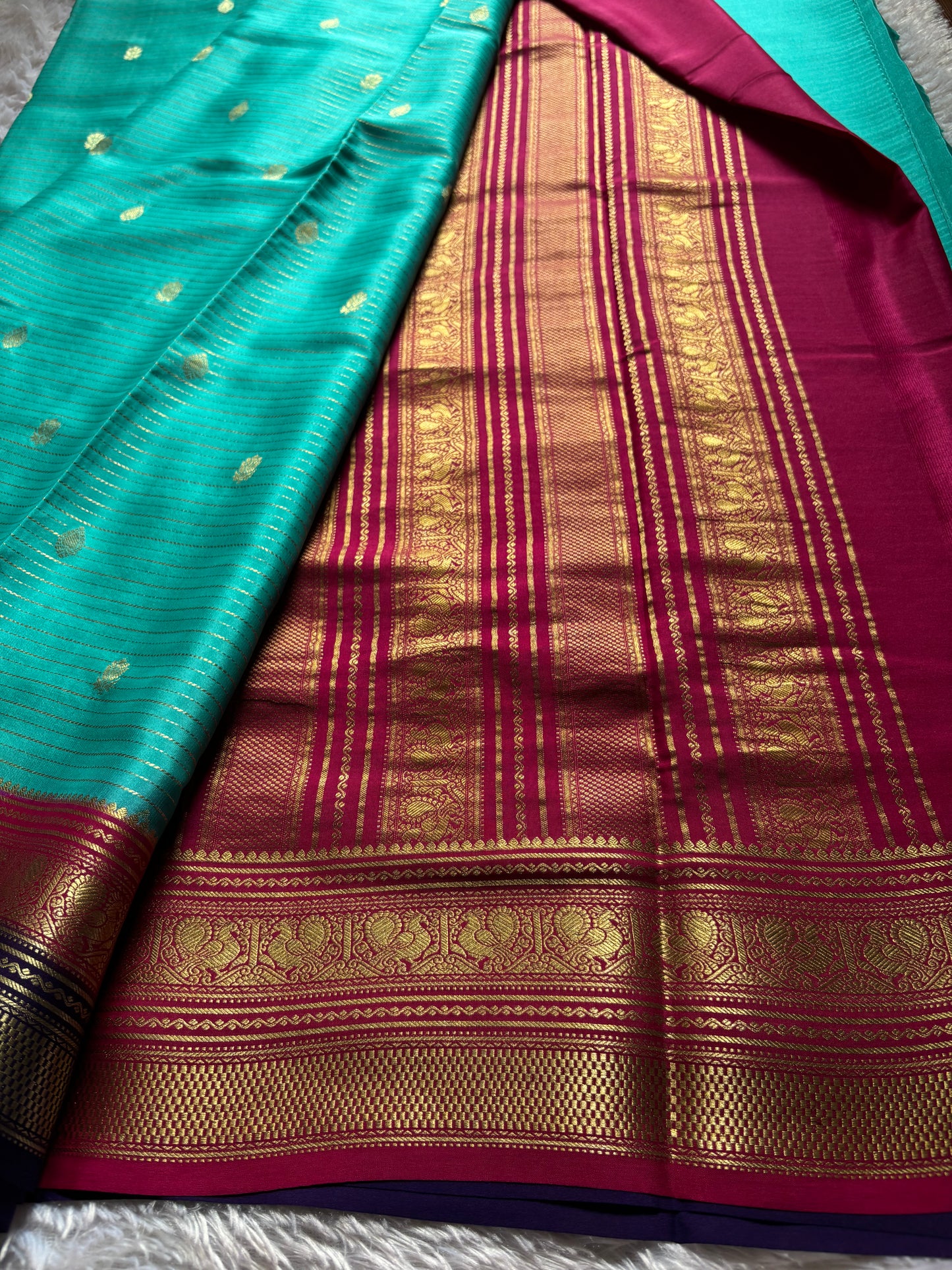 Amulya (3D) : Sea blue-dark pink-deep blue