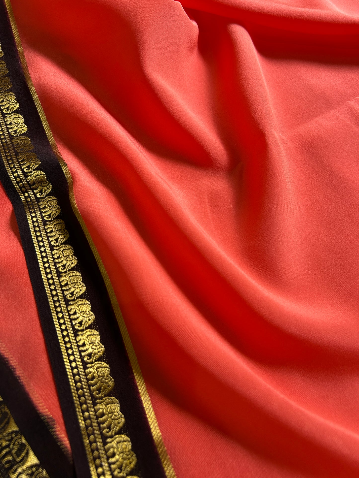 Gamani (2D) : Coral pink-black