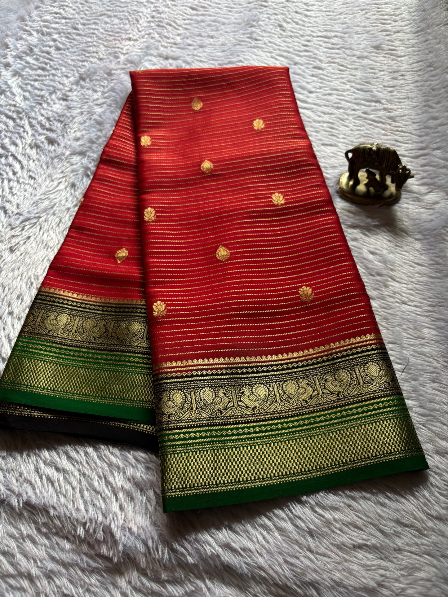 Amulya (3D) : Red-black-green