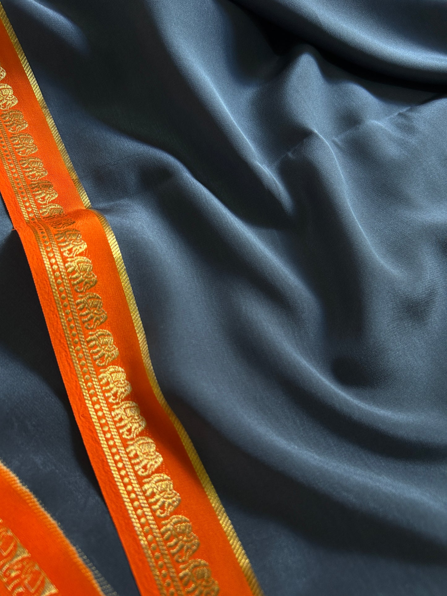 Gamani (2D) : Steel grey-orange