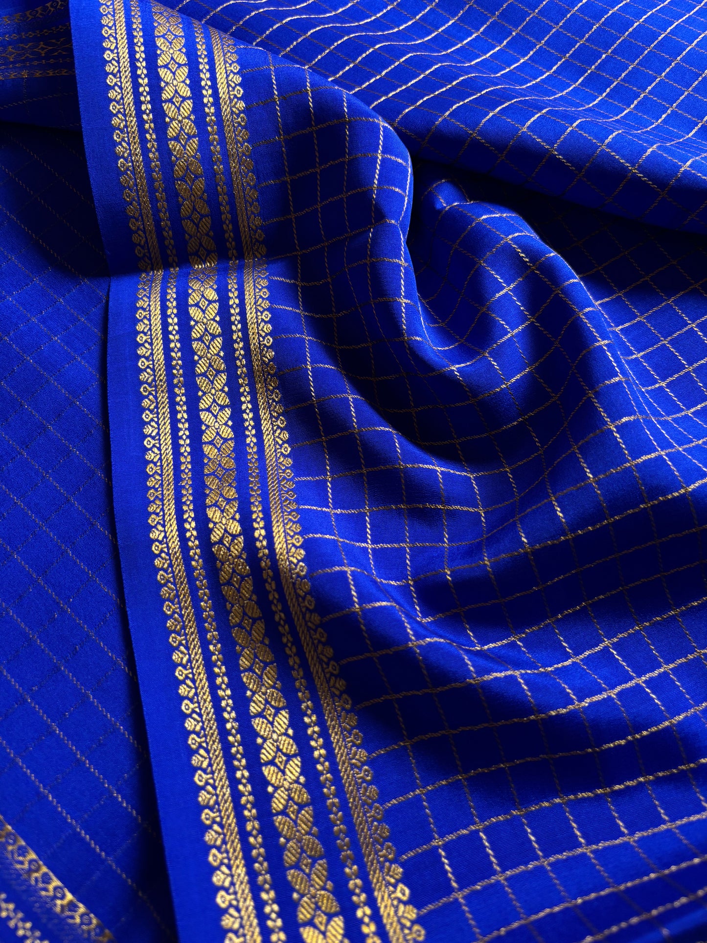 Madhura : Solid Royal blue