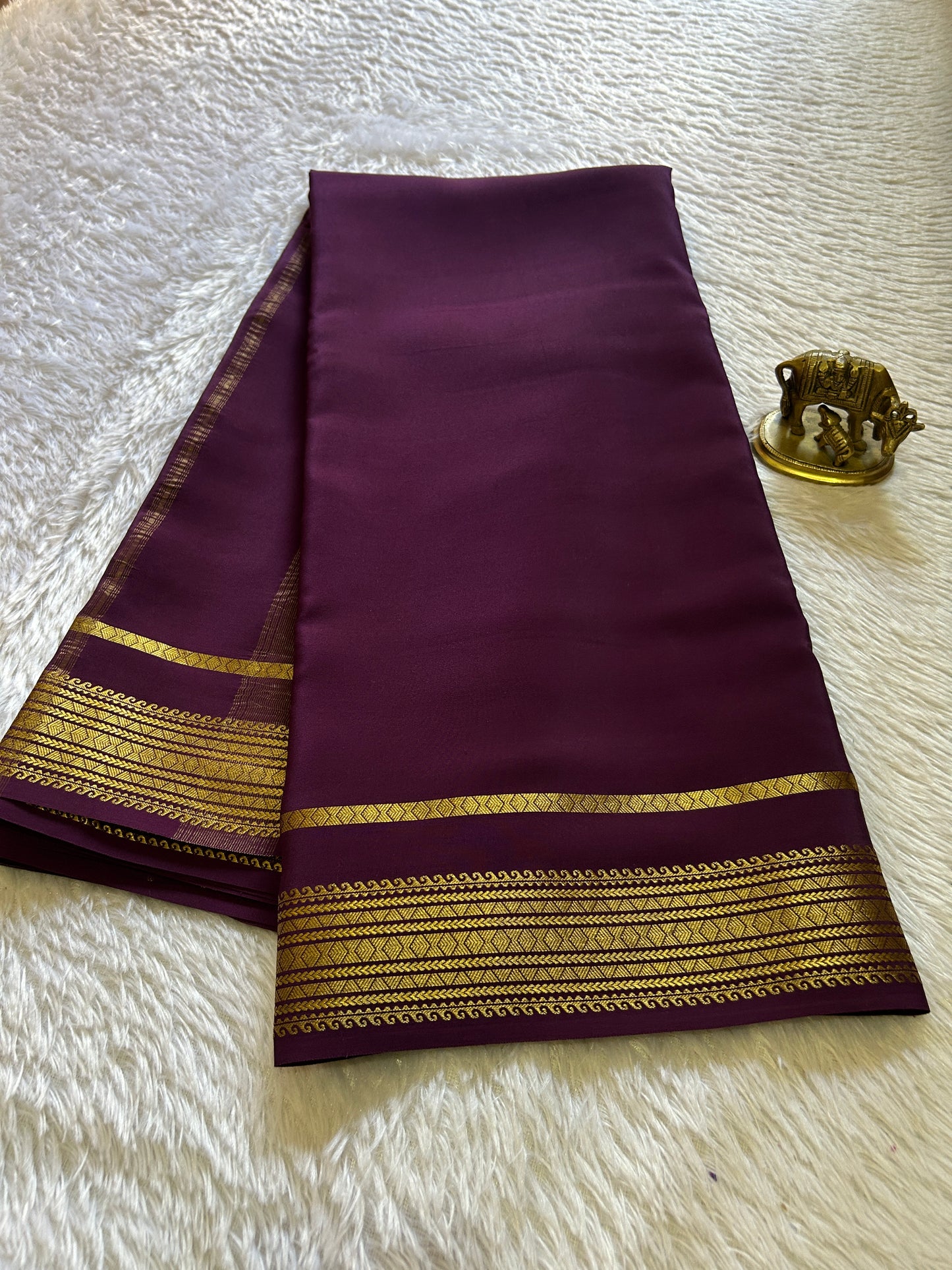 Vanaja : Solid Deep wine