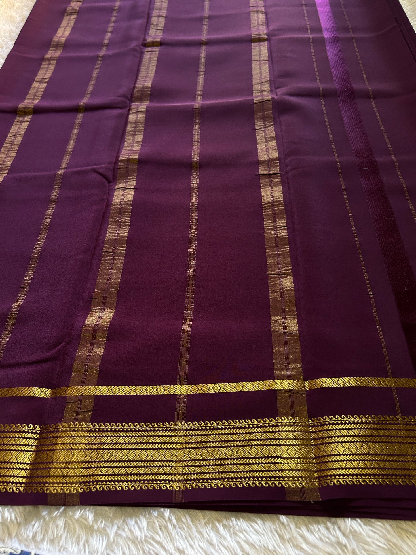 Vanaja : Solid Deep wine