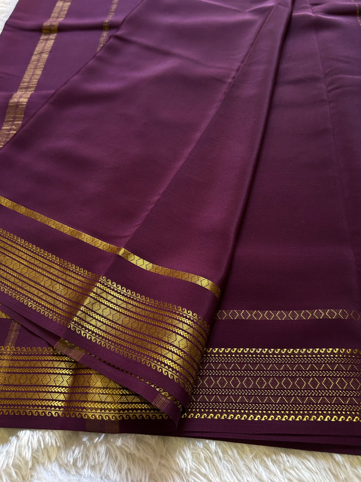 Vanaja : Solid Deep wine