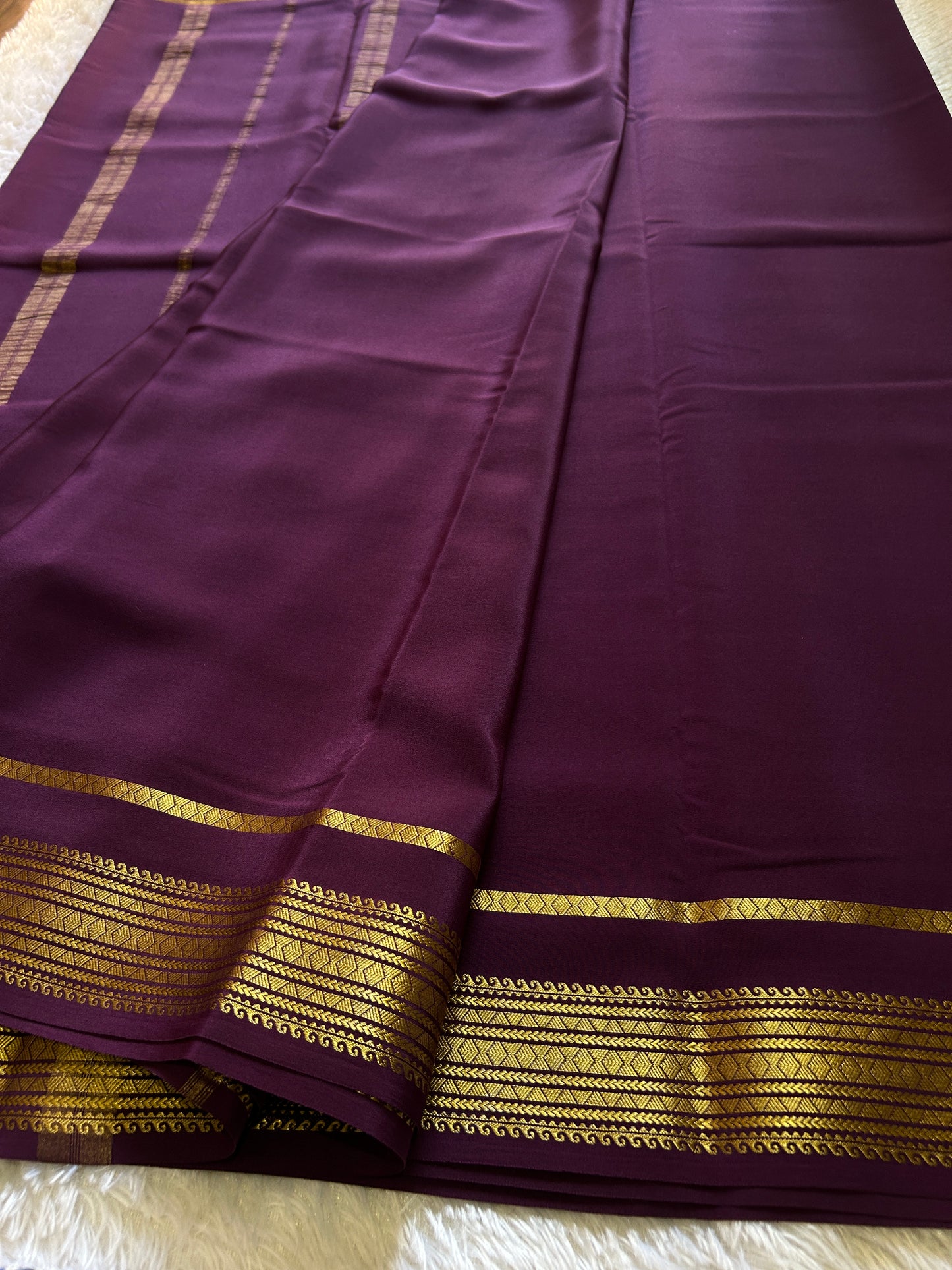 Vanaja : Solid Deep wine