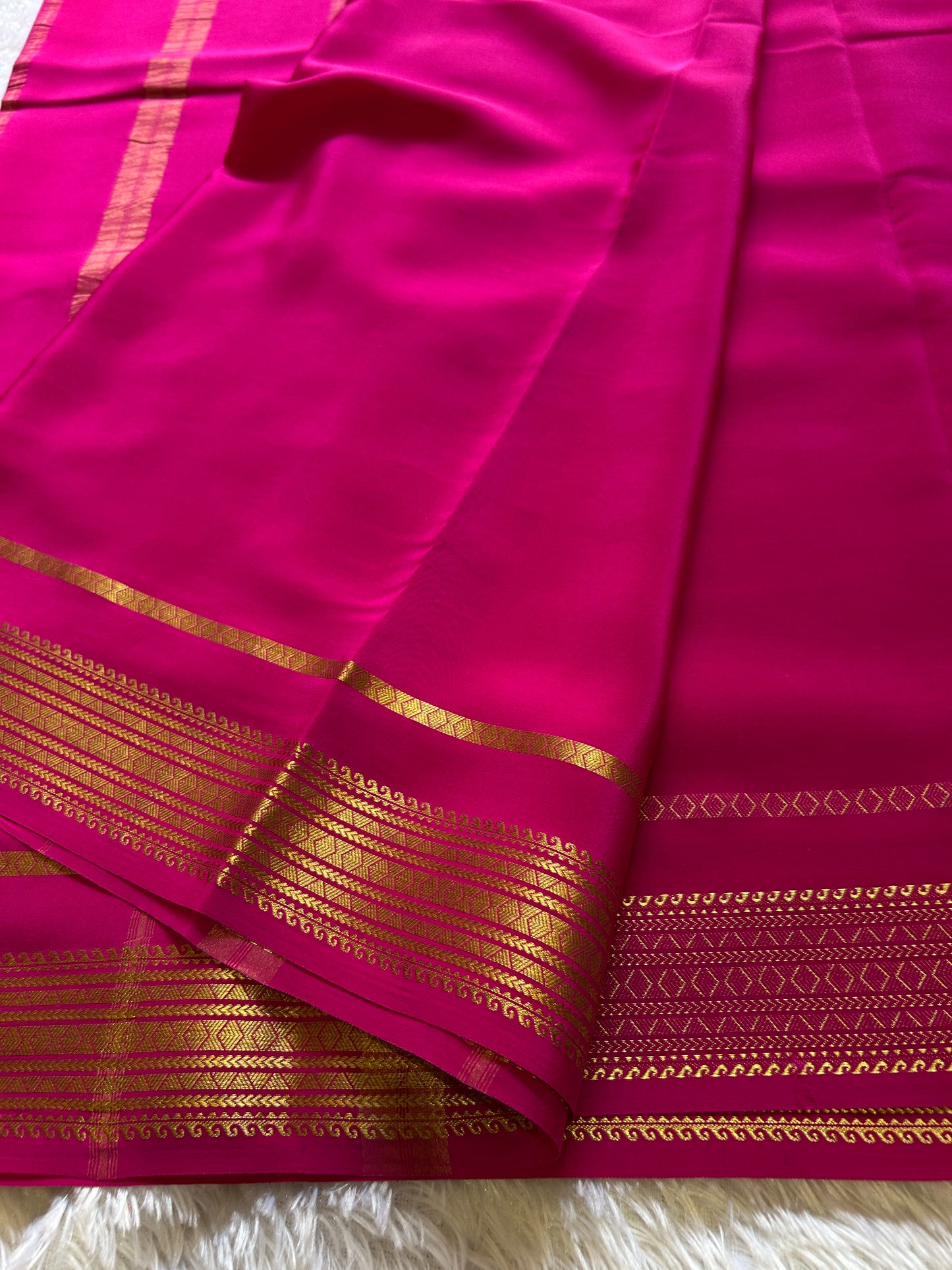 Vanaja : Solid Rani pink