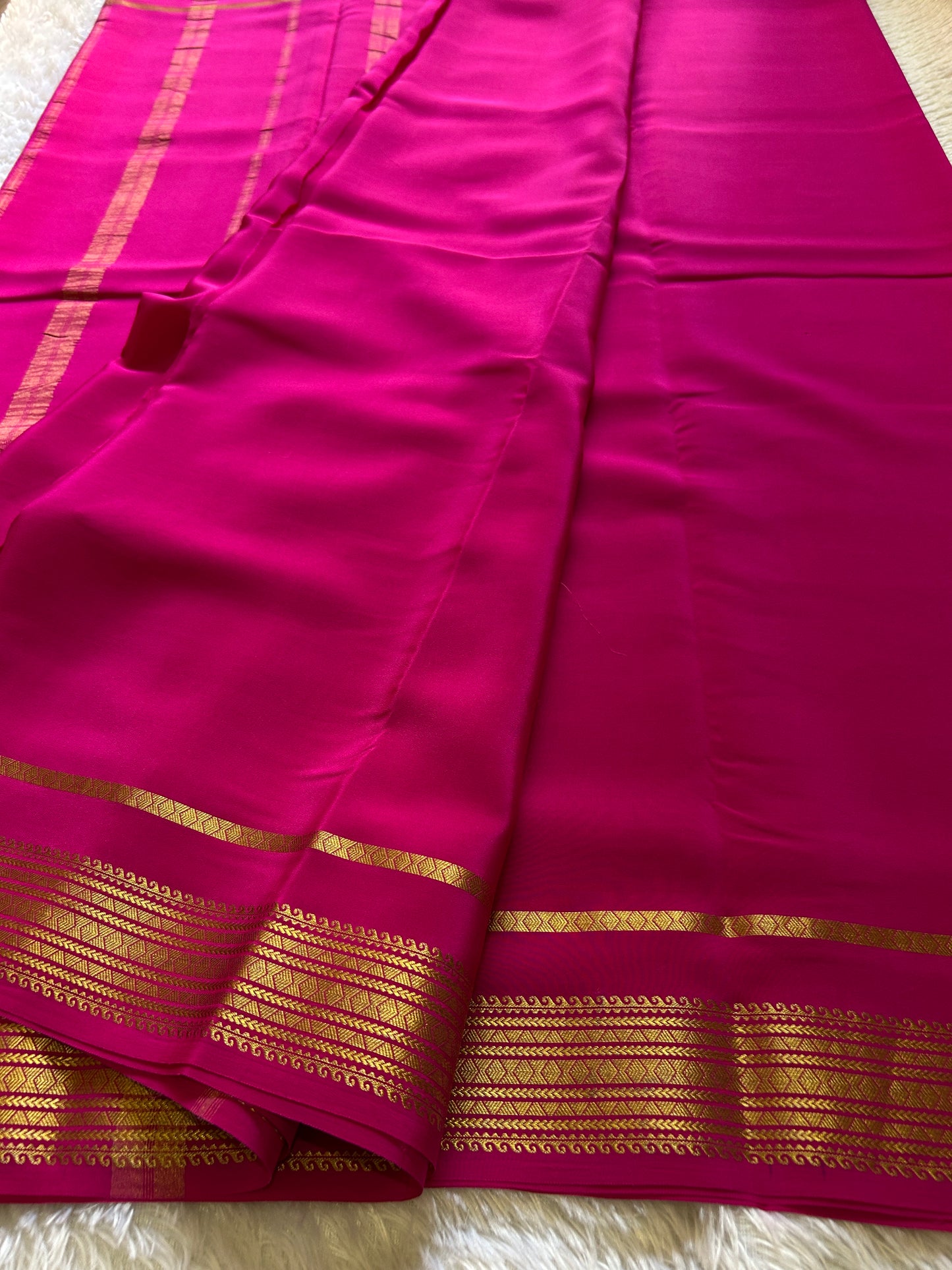 Vanaja : Solid Rani pink