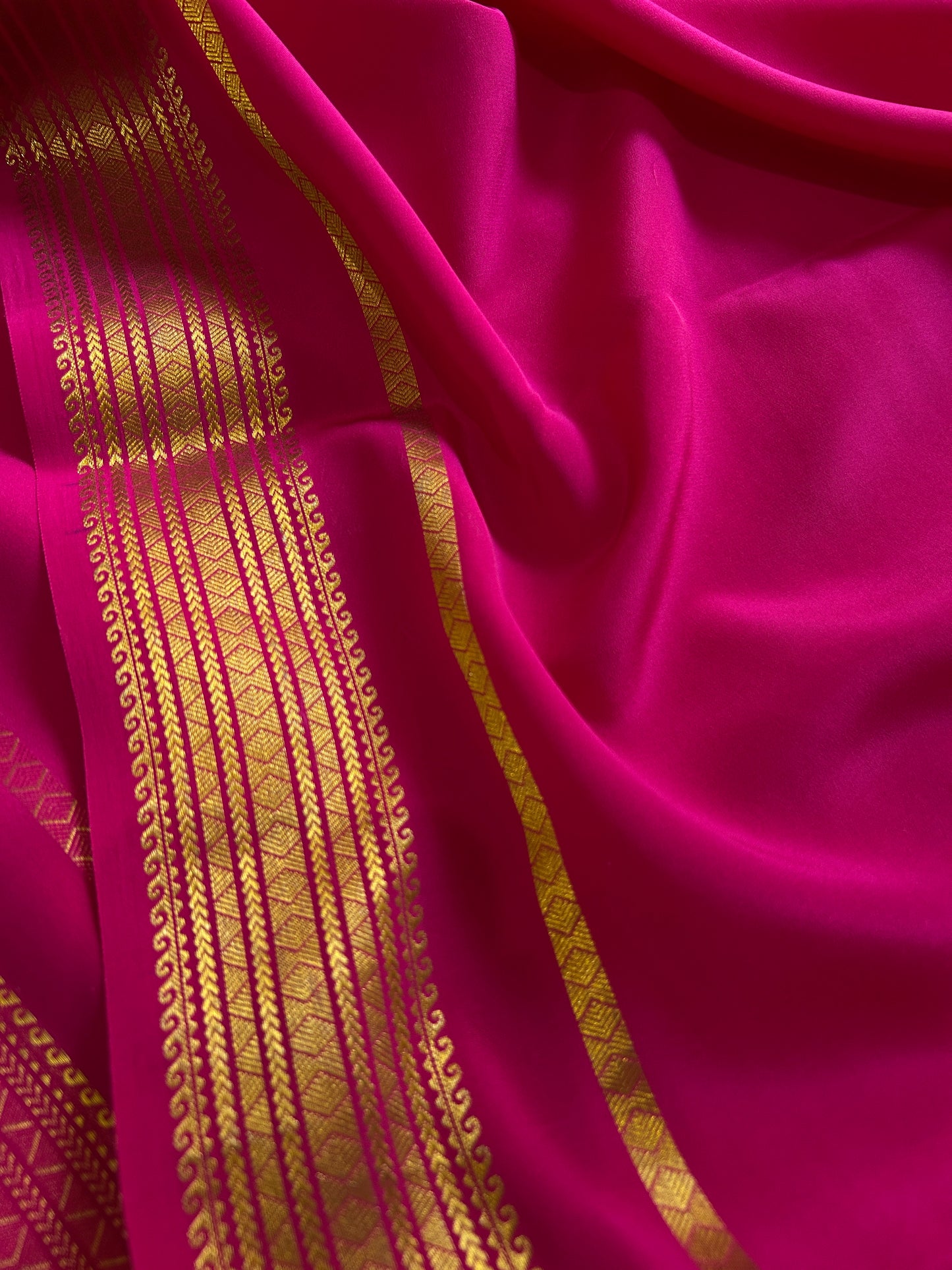 Vanaja : Solid Rani pink