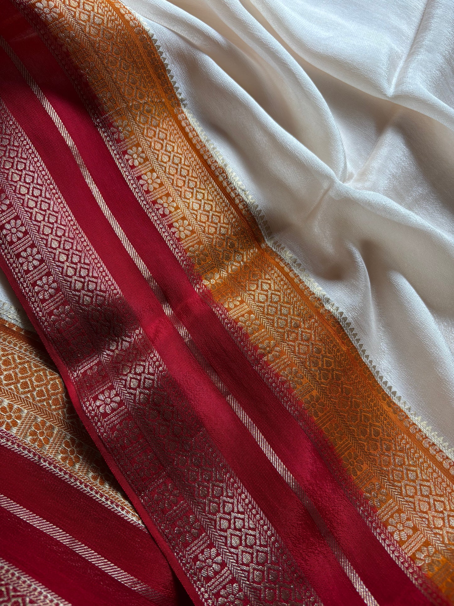 SS107 (3D) : Off white-orange-red