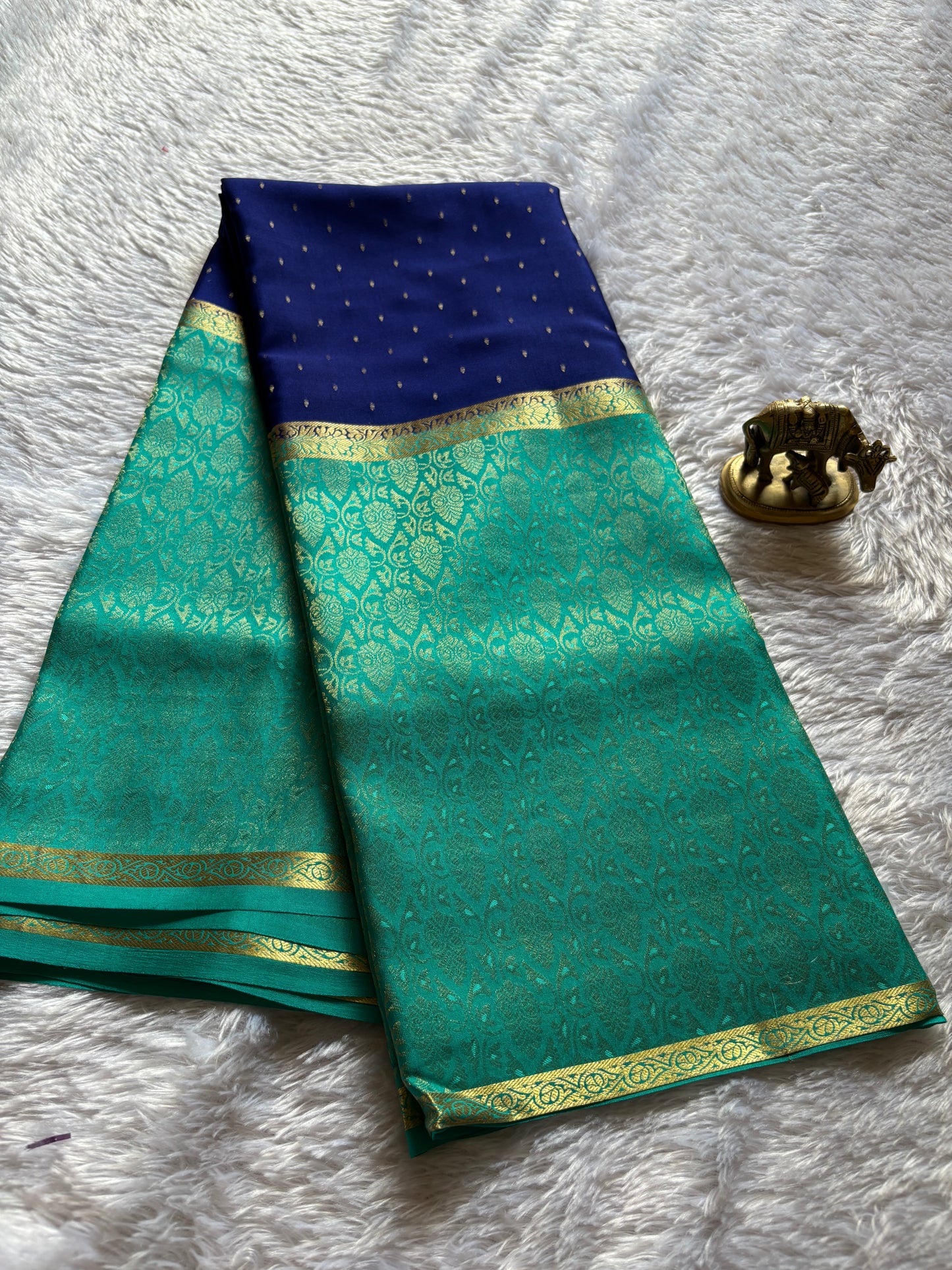 Asha (2D) : Navy blue-turquoise
