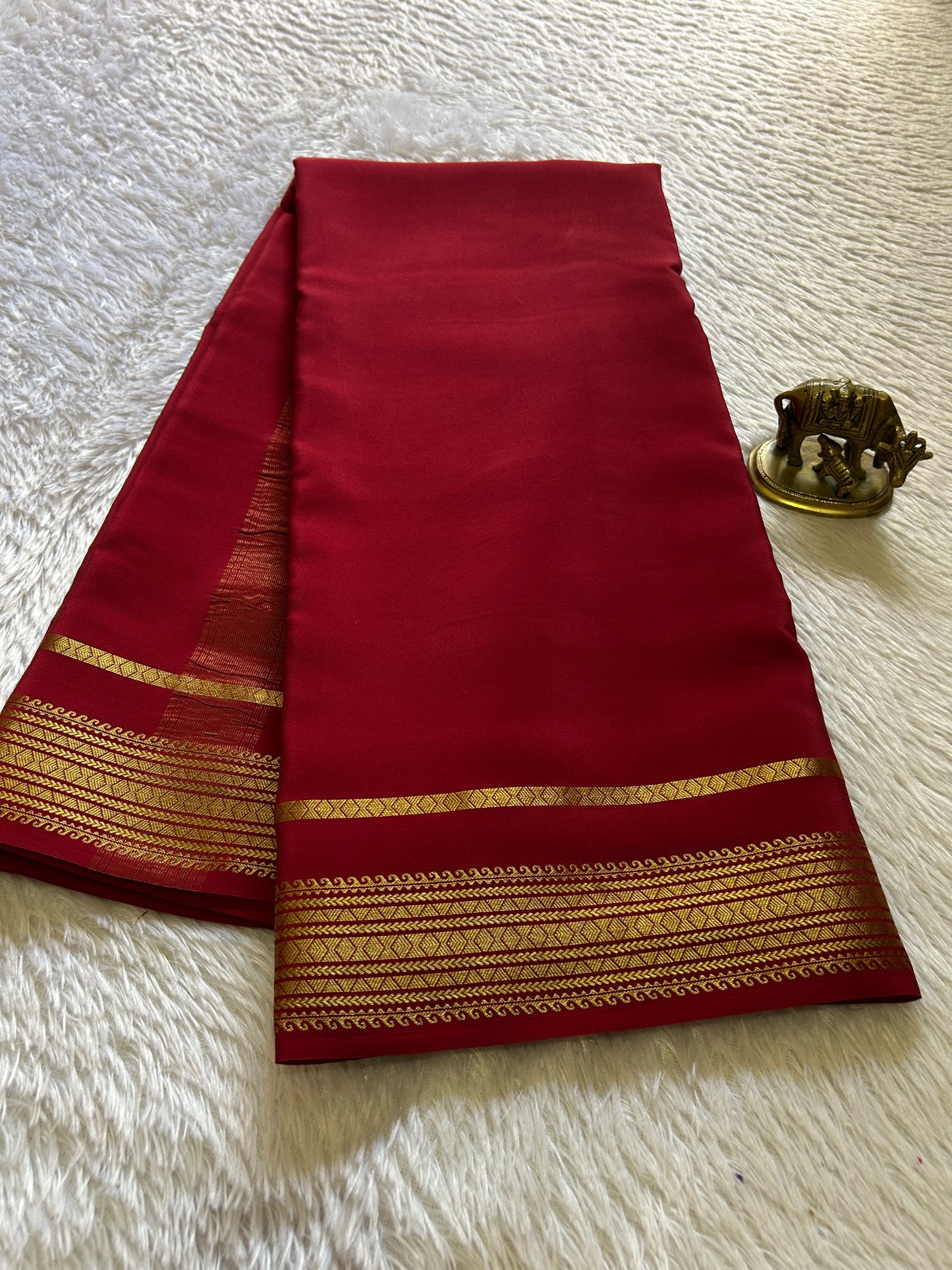 Vanaja : Solid Dark red