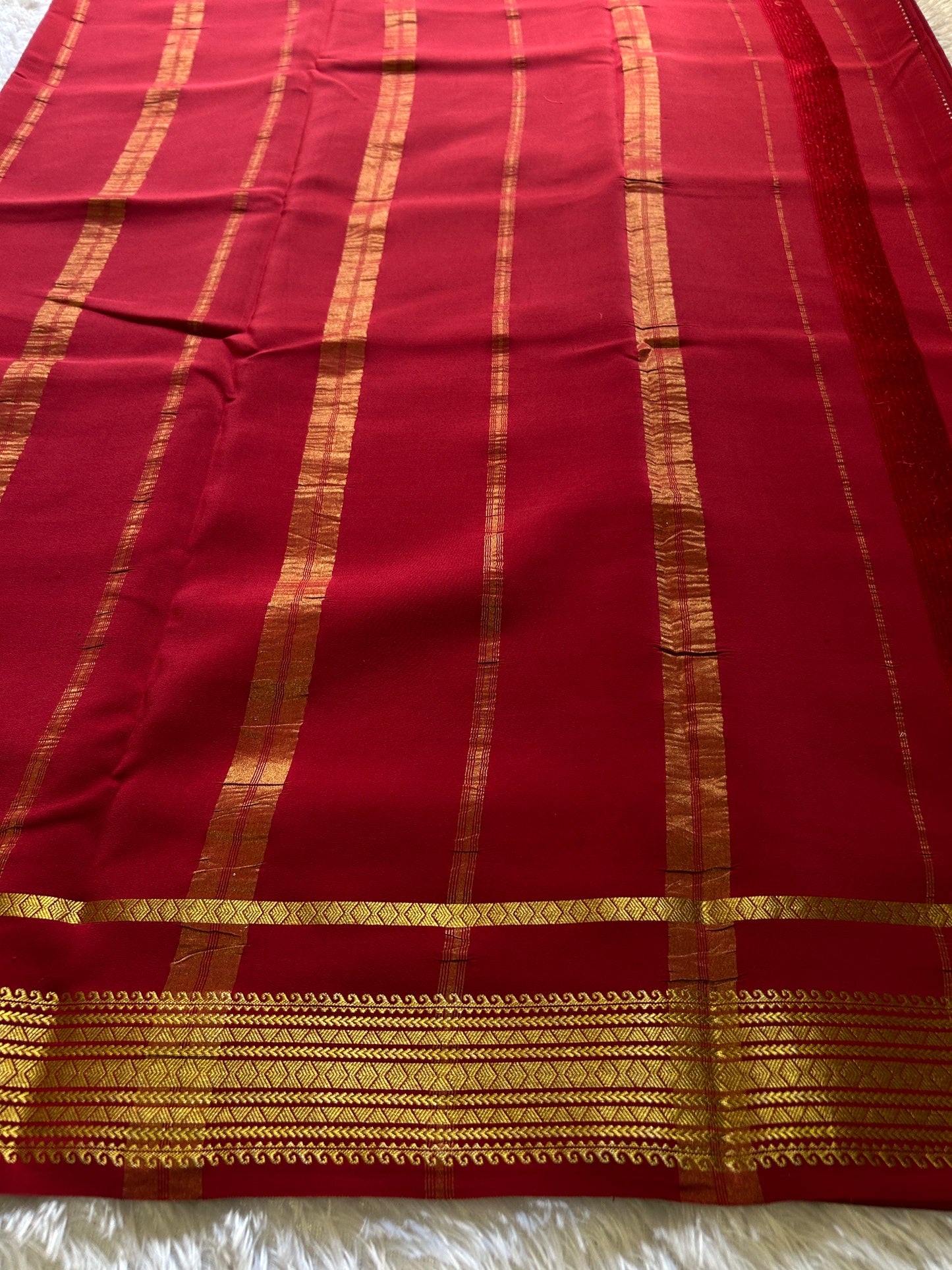 Vanaja : Solid Dark red