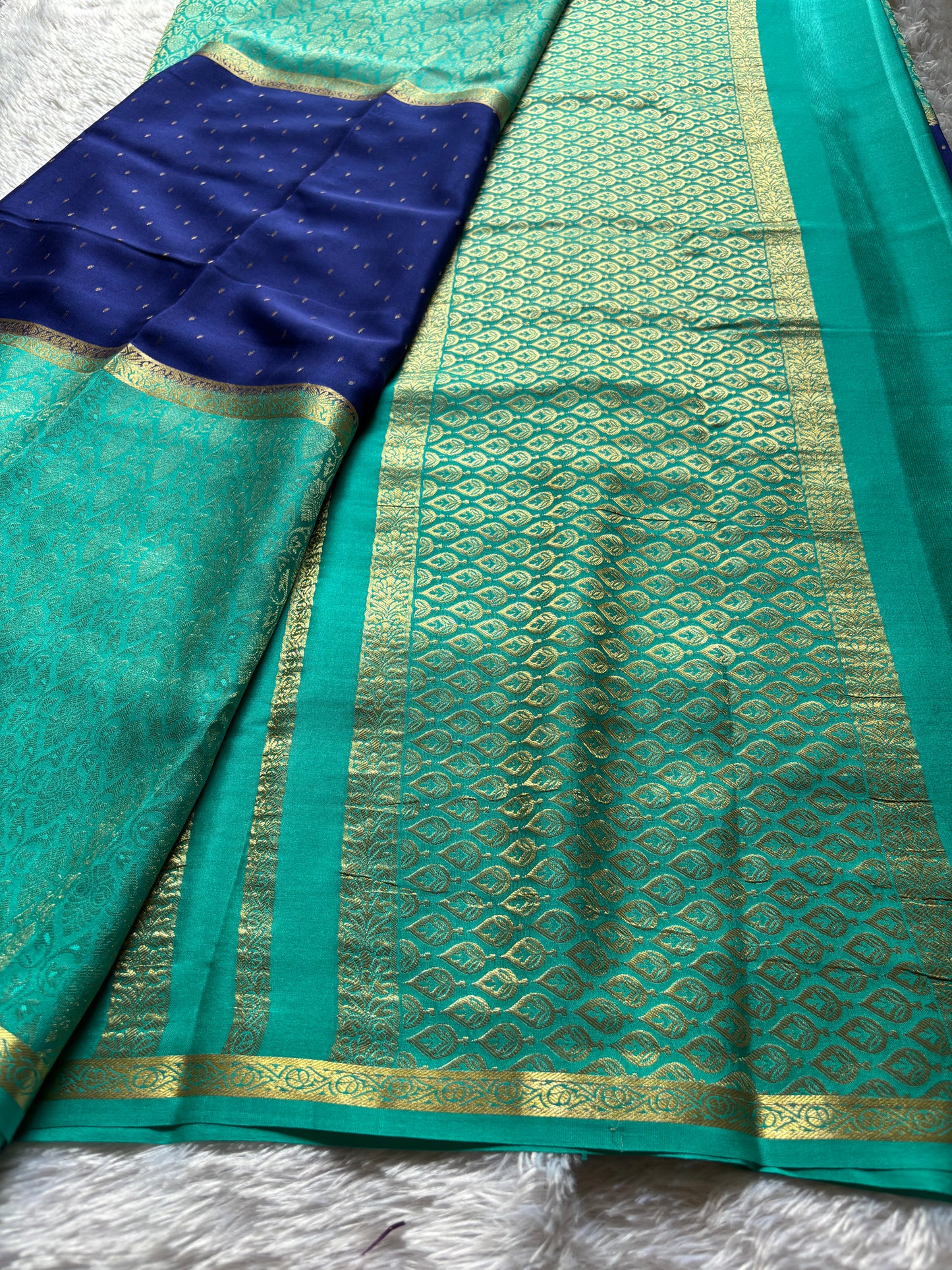 Asha (2D) : Navy blue-turquoise