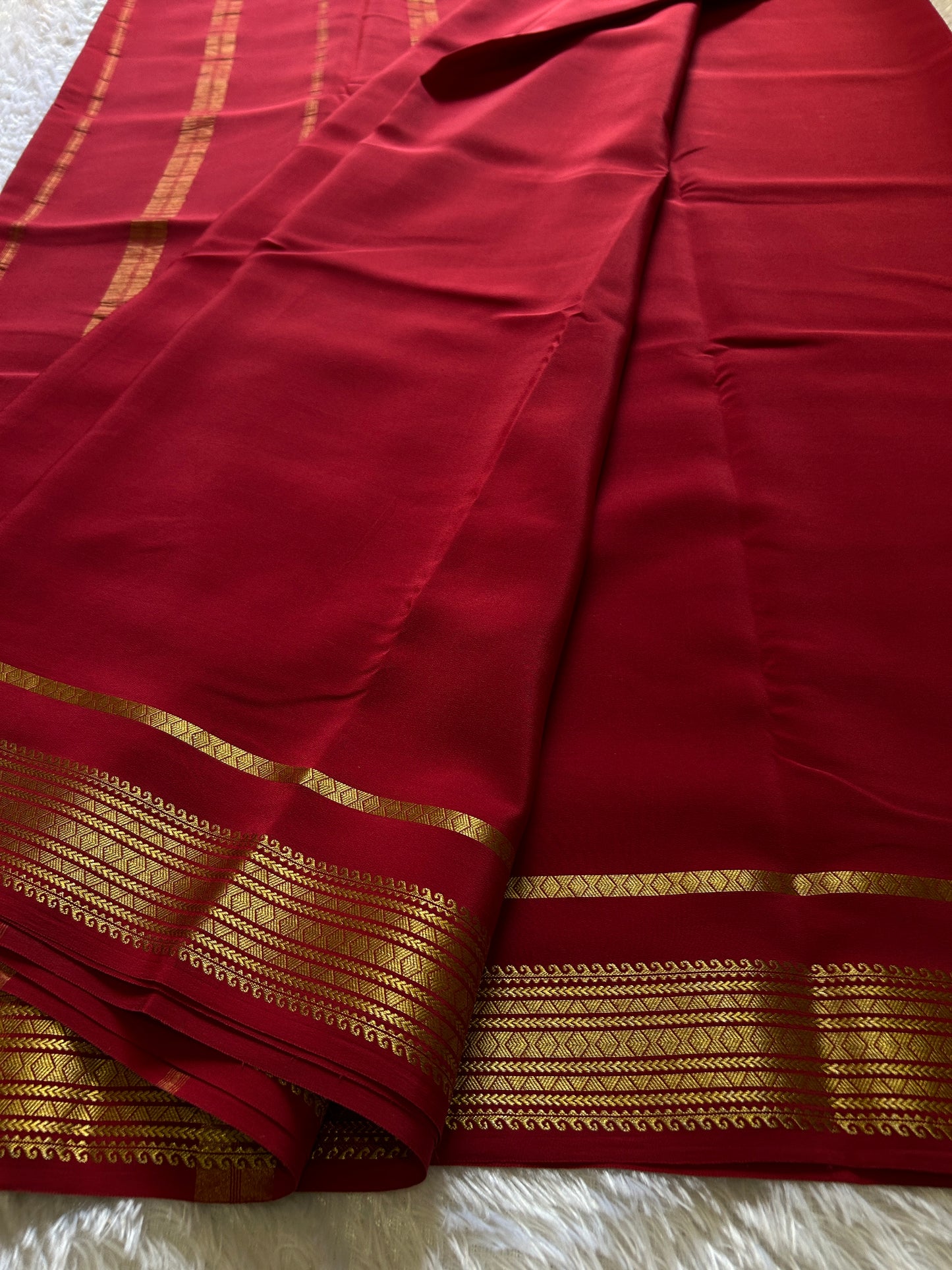 Vanaja : Solid Dark red