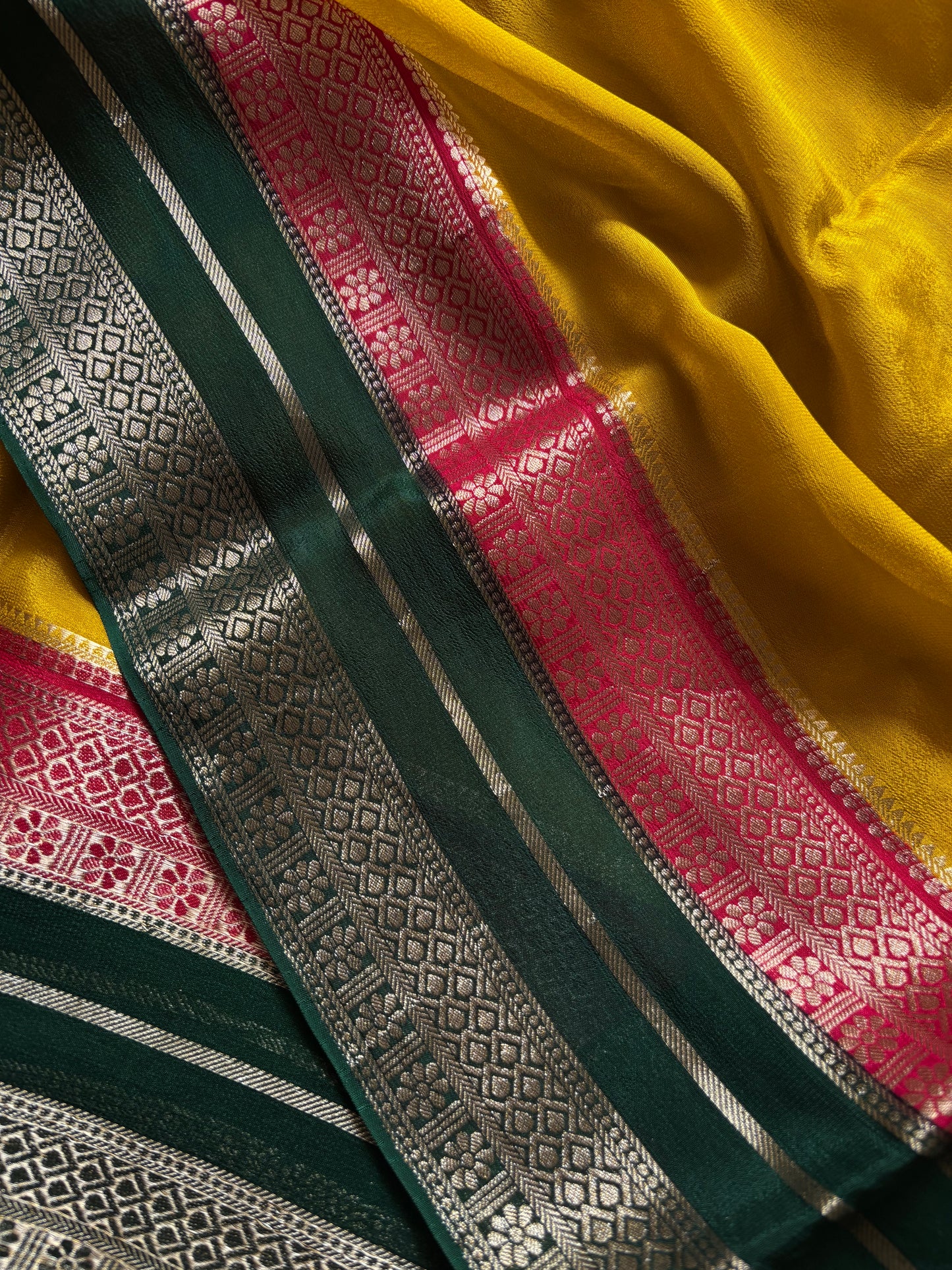 SS107 (3D) : Mustard-pink-dark green