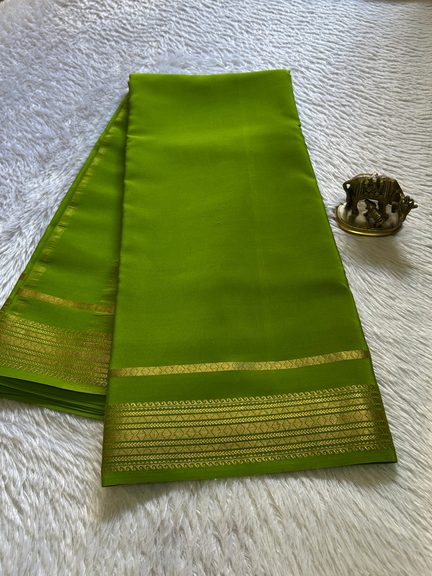 Vanaja : Solid Mehendi green
