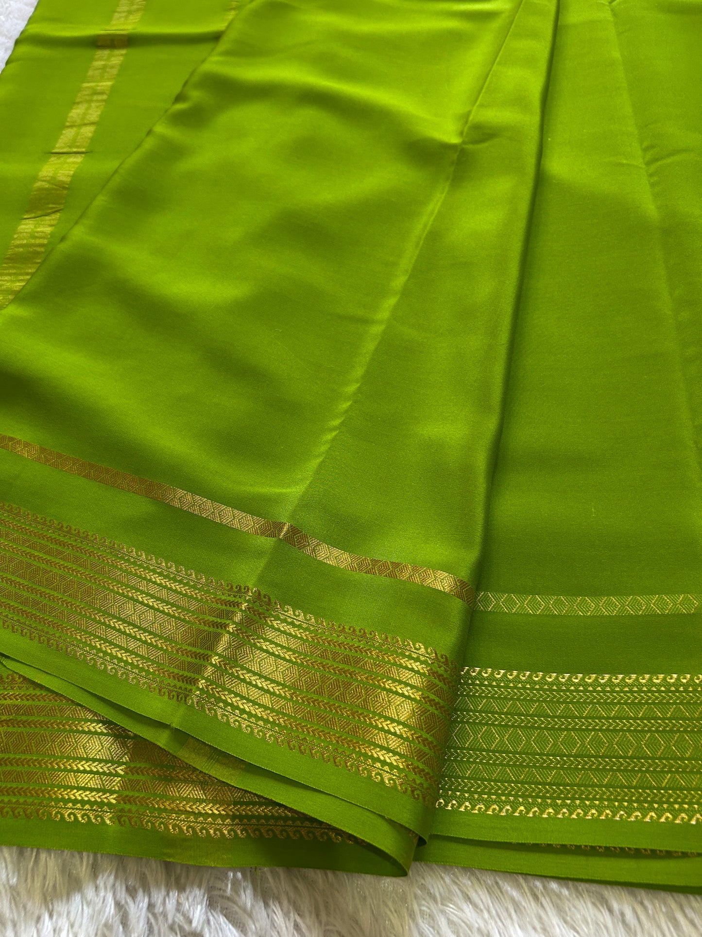 Vanaja : Solid Mehendi green