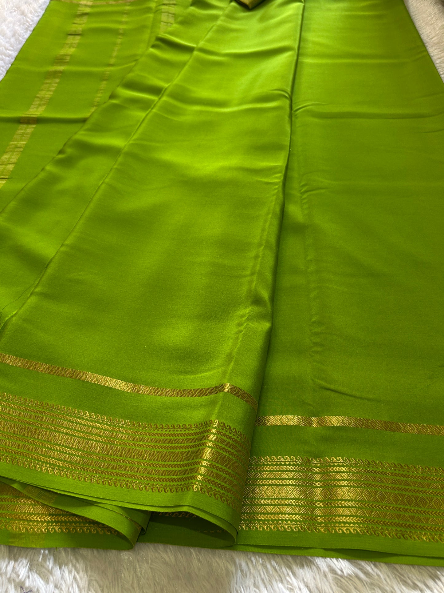Vanaja : Solid Mehendi green