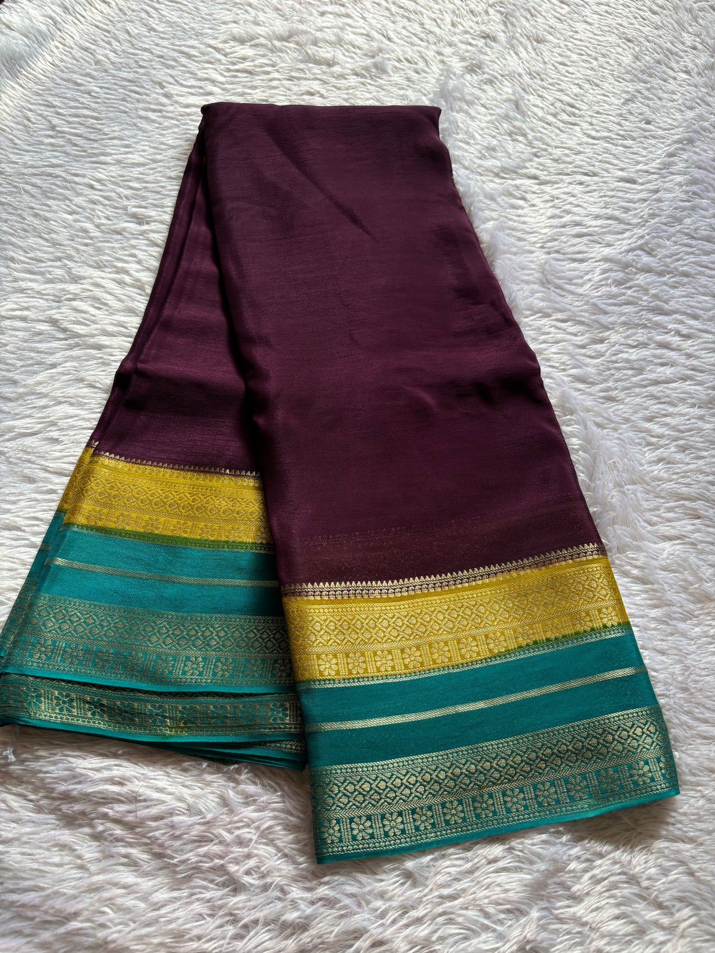 SS107 (3D) : Deep plum-yellow-sea green