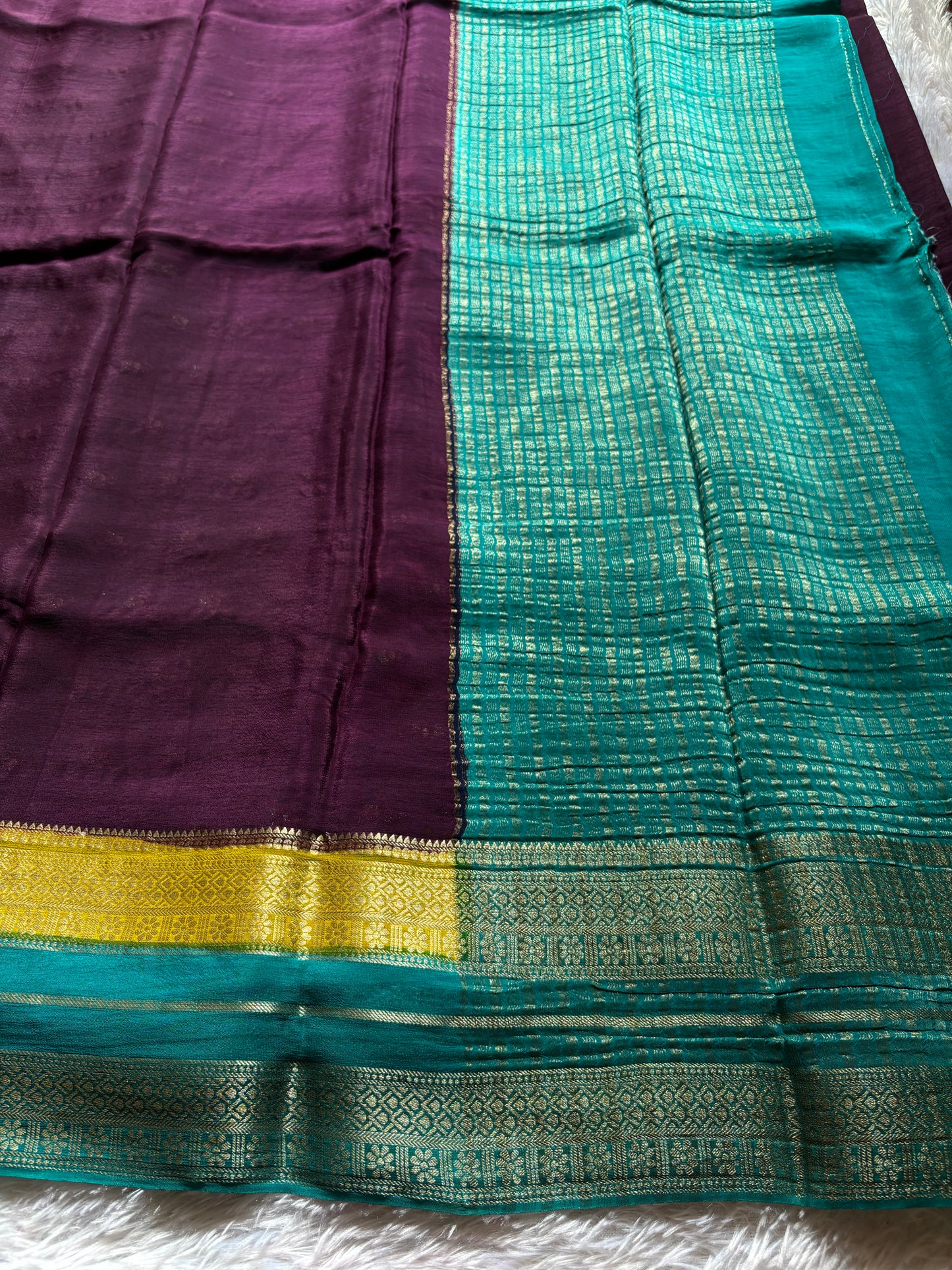 SS107 (3D) : Deep plum-yellow-sea green