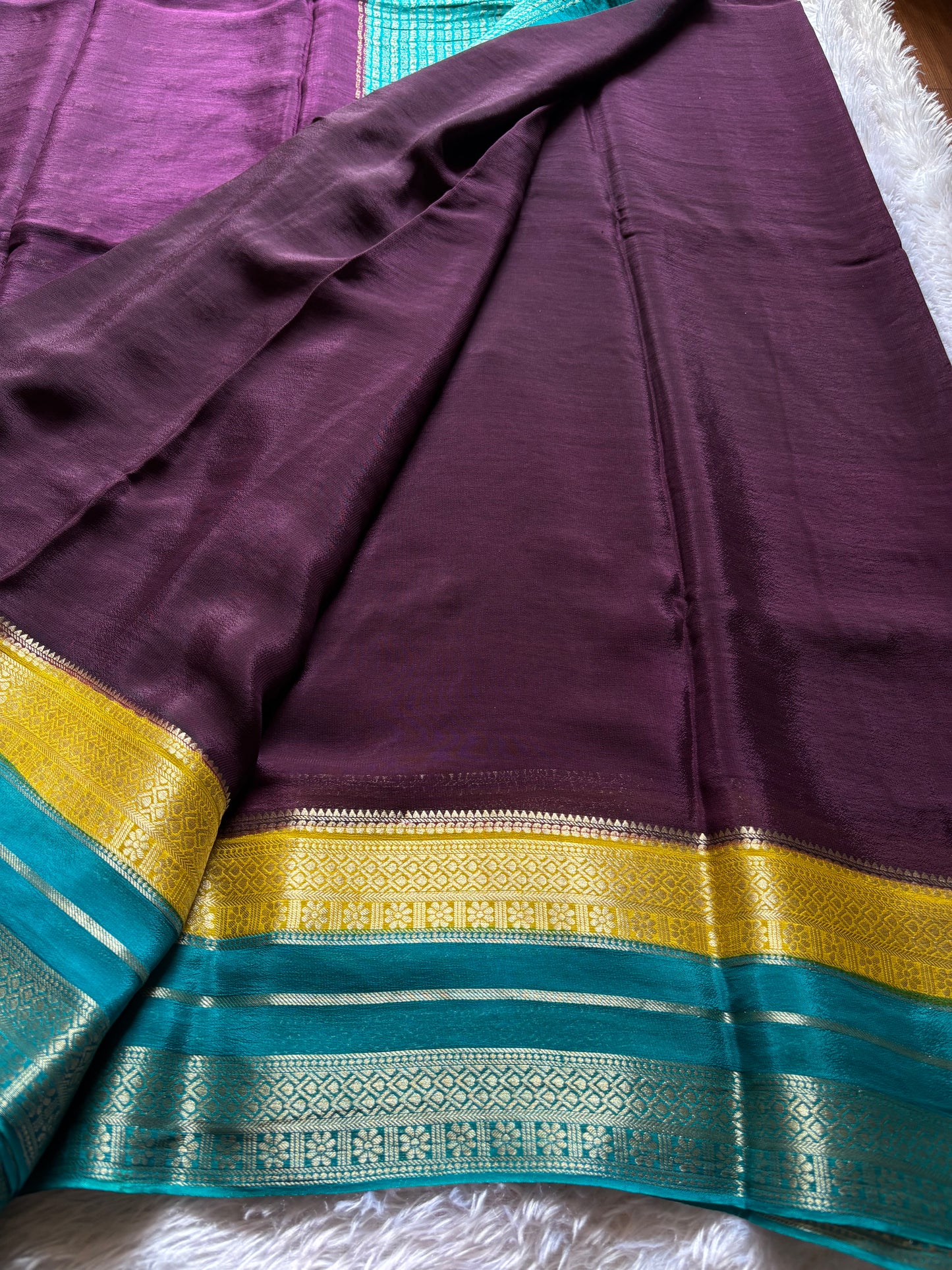 SS107 (3D) : Deep plum-yellow-sea green