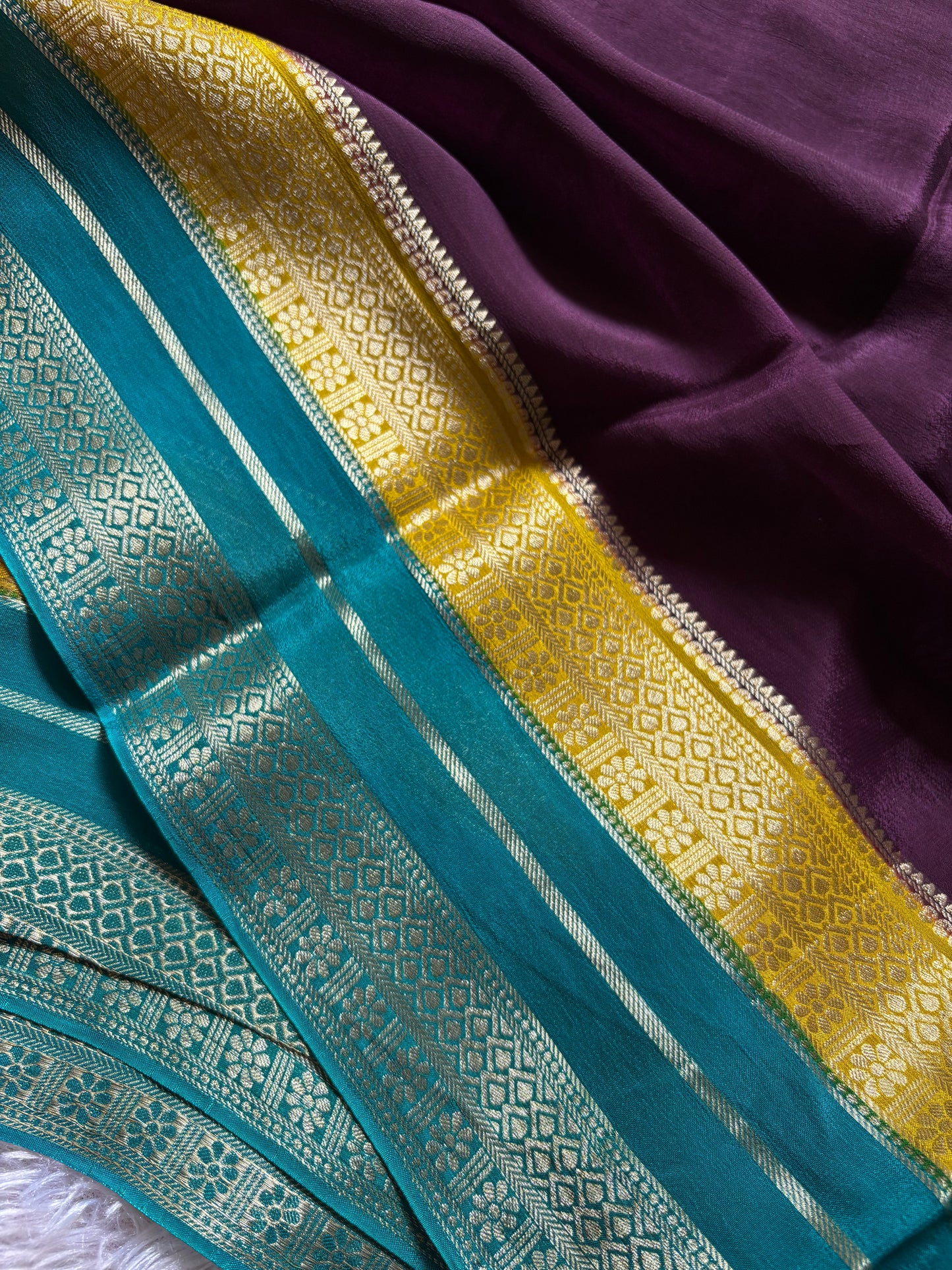 SS107 (3D) : Deep plum-yellow-sea green
