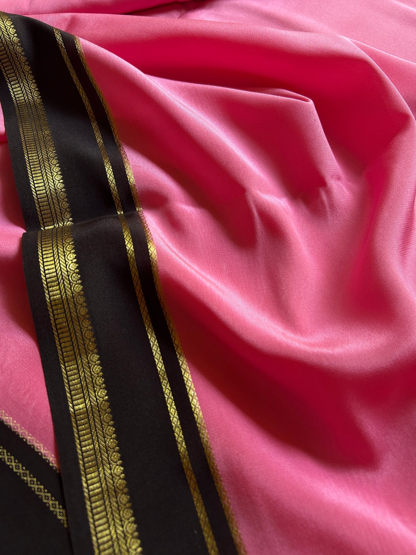 Sumathi (2D) : Light pink-black