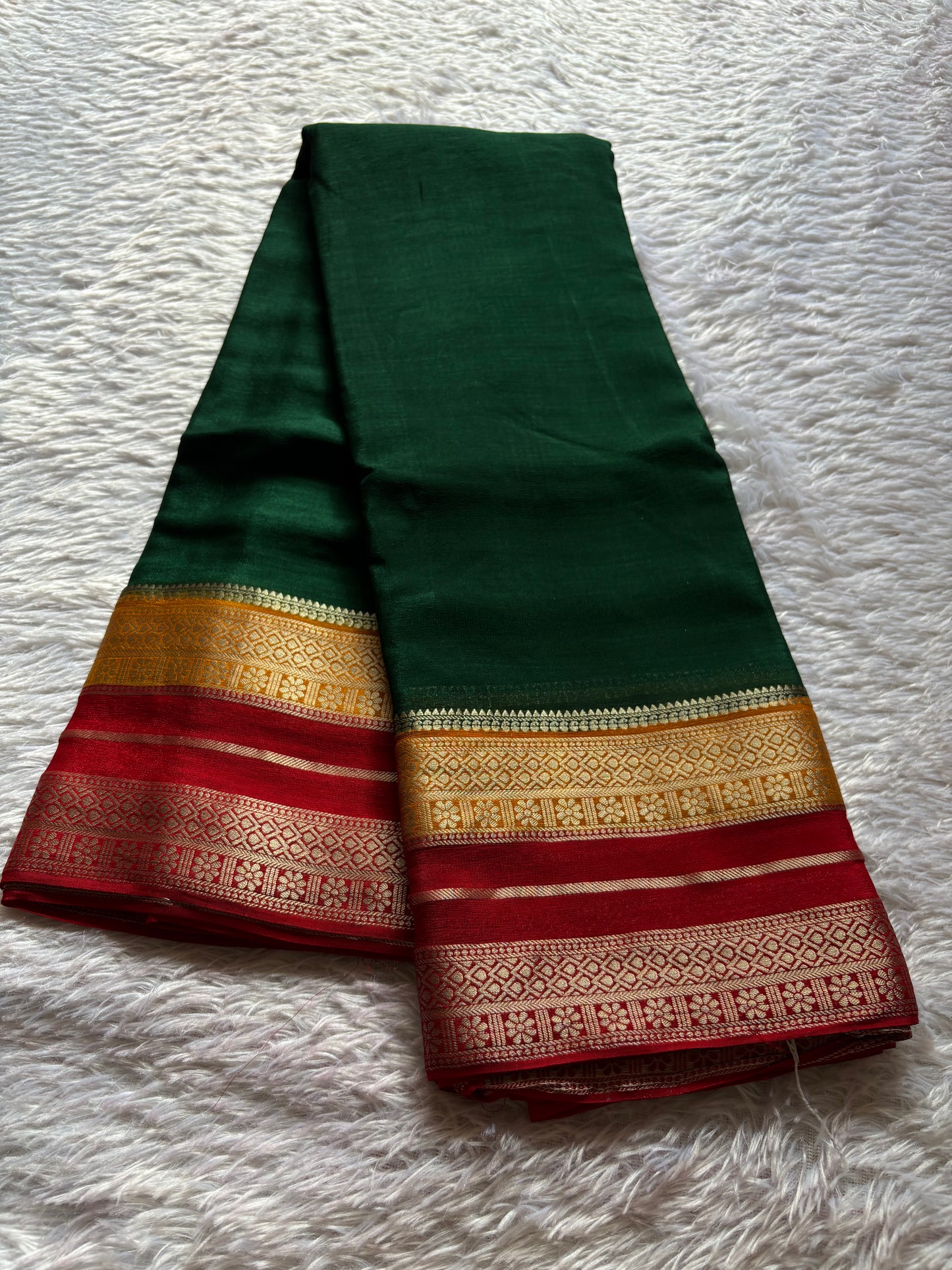 SS107 (3D) : Dark green-golden yellow-red