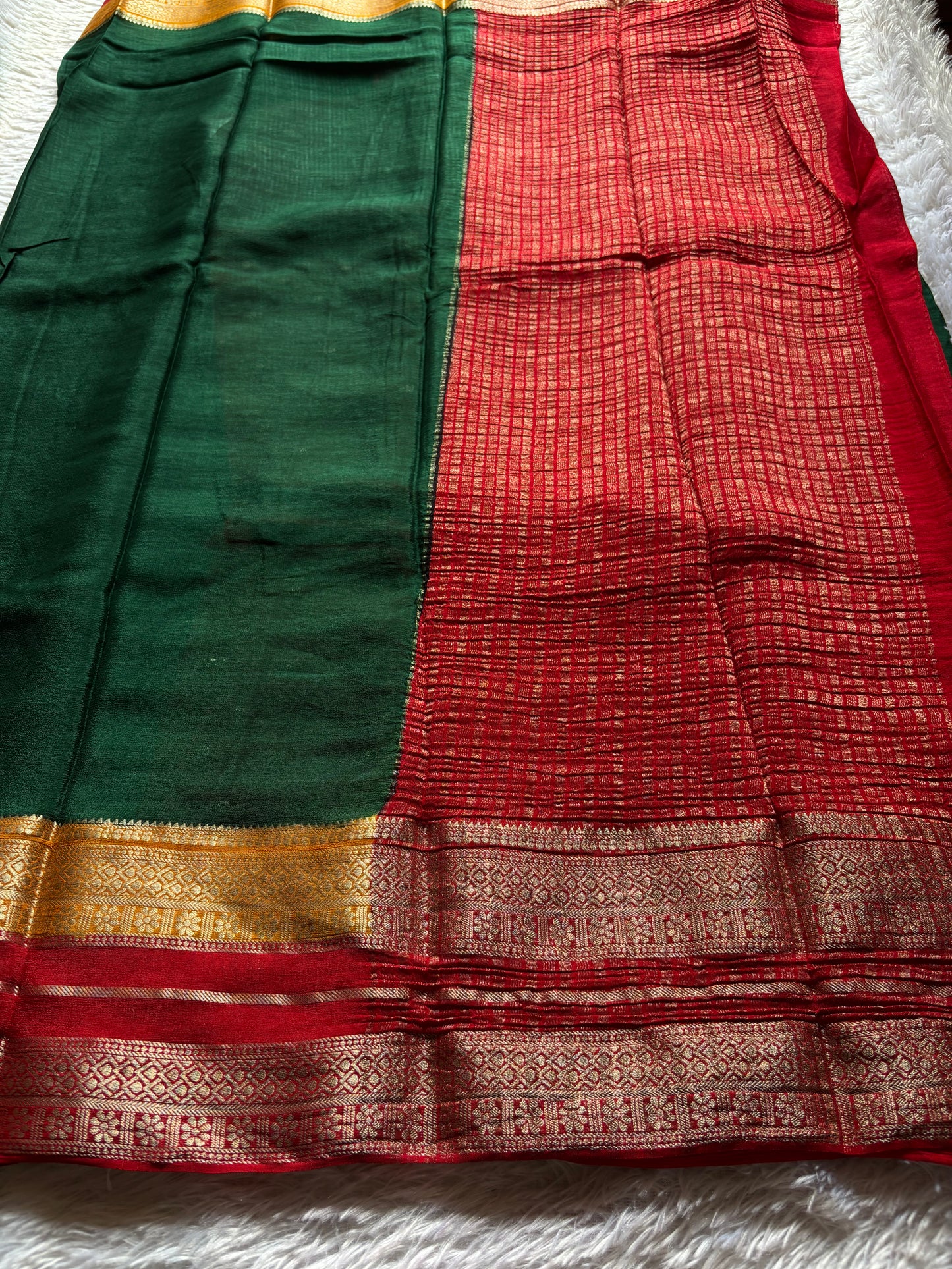 SS107 (3D) : Dark green-golden yellow-red